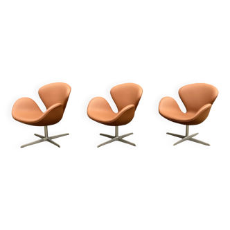 2x Fritz Hansen Swan chair by Arne Jacobsen, NEW condition!!