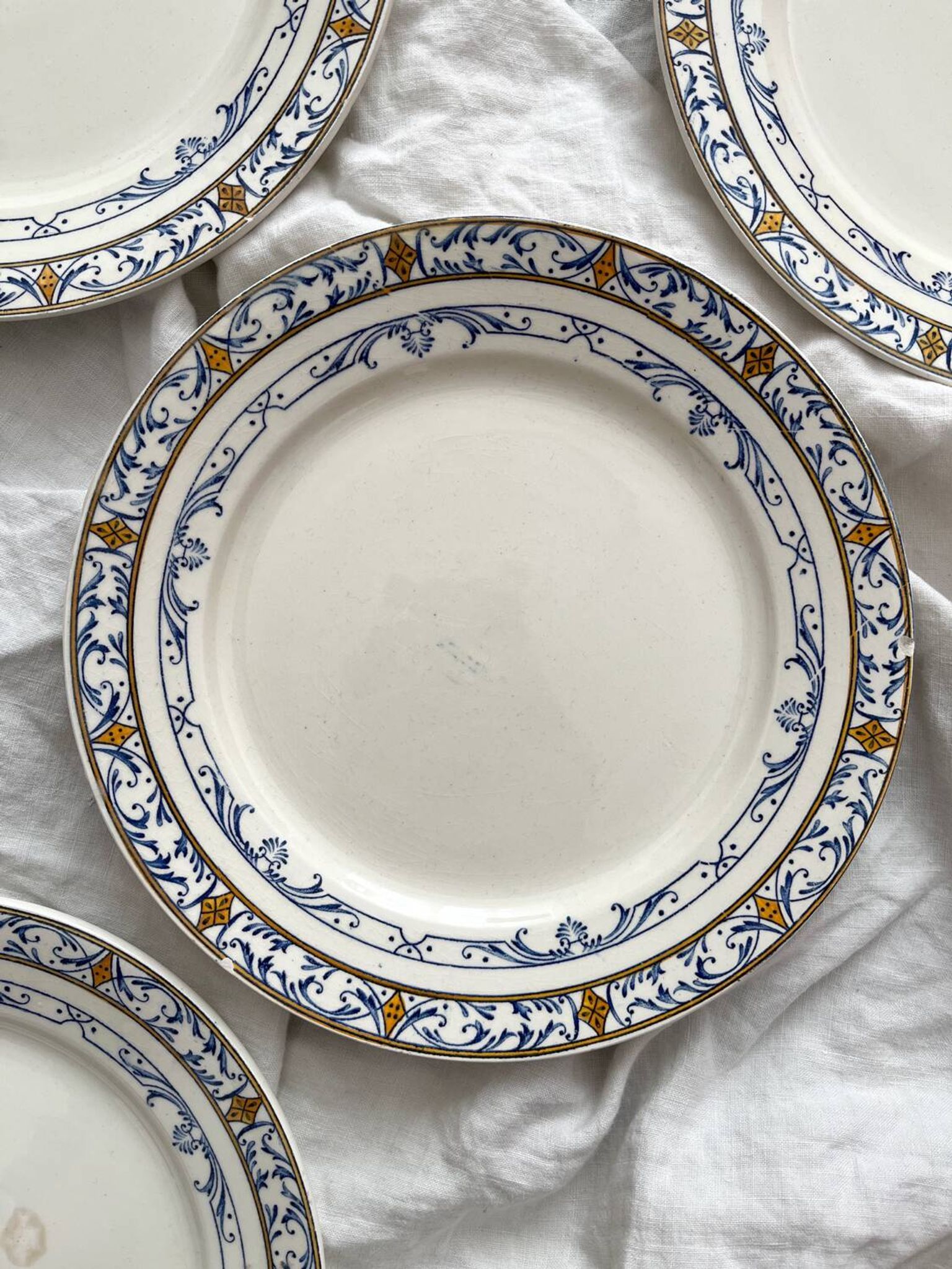 4 “Colbert” ironstone dessert plates from Creil and Montereau
