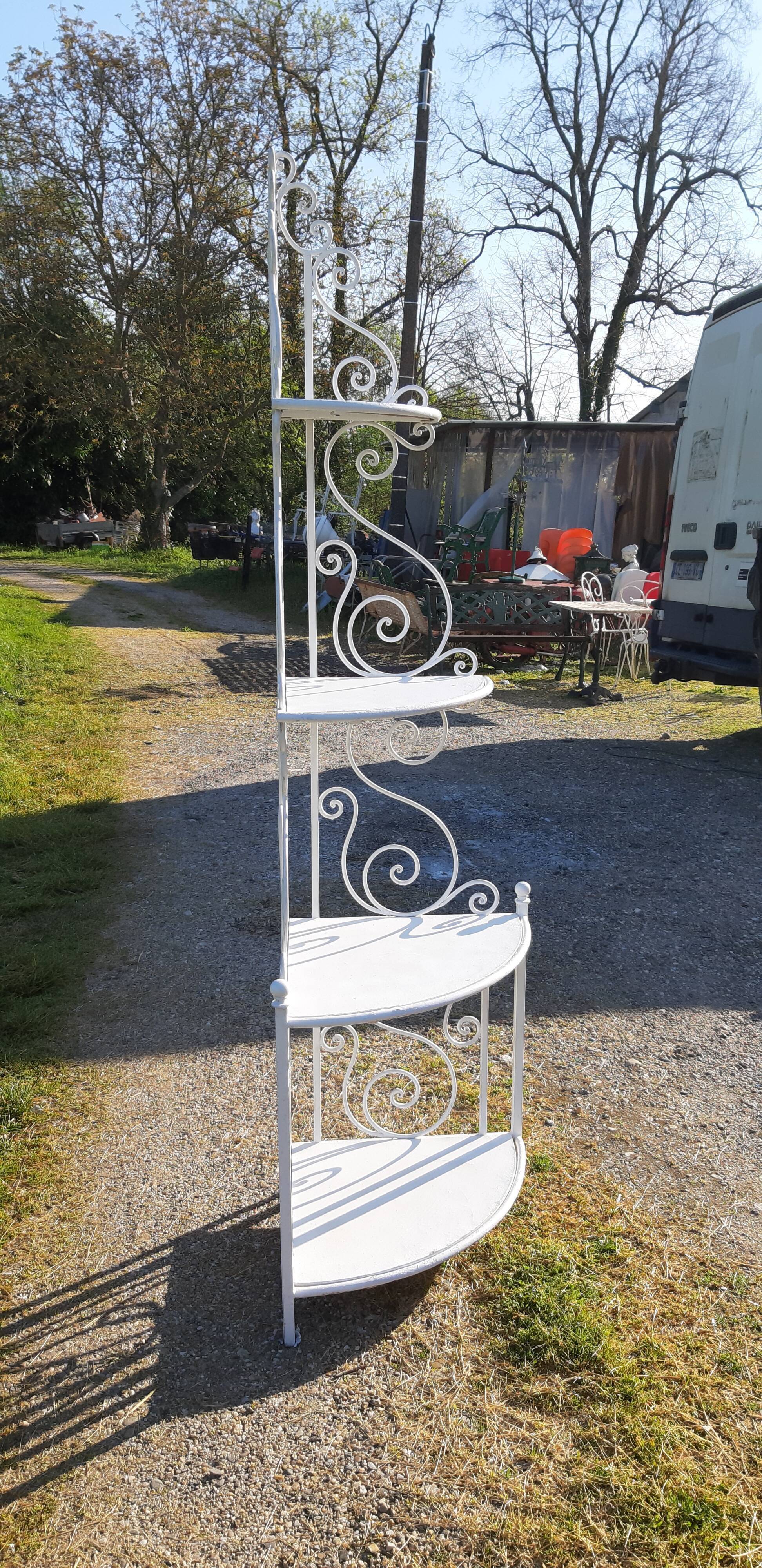 Wrought iron garden corner corner 1900