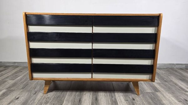 Buffet de Jiri Jiroutek pour Interior Prague