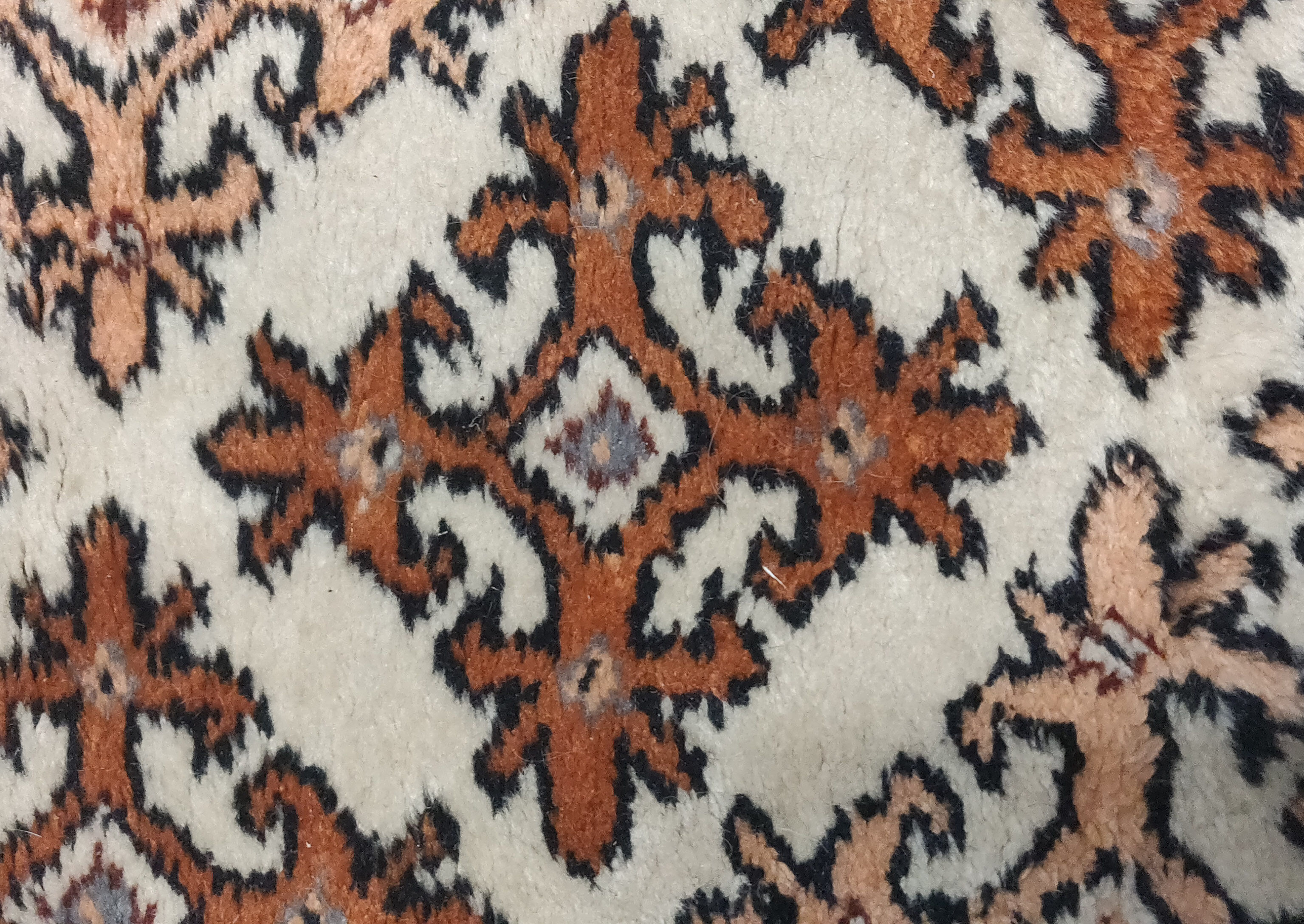 Handmade woolen Persian carpet - 256 x 360 cm