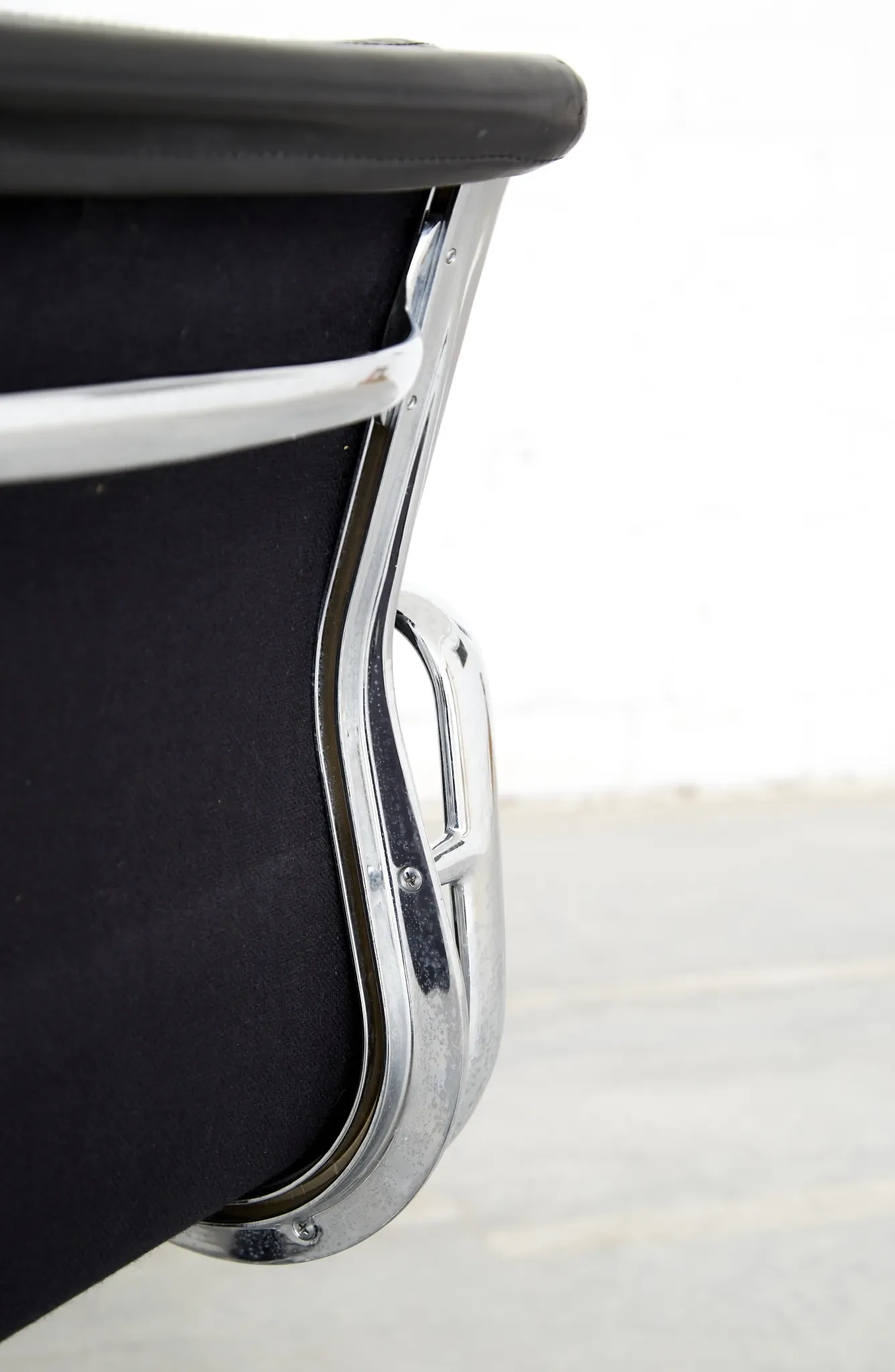 Chaise Soft Pad EA 217 de Charles et Ray Eames pour Vitra