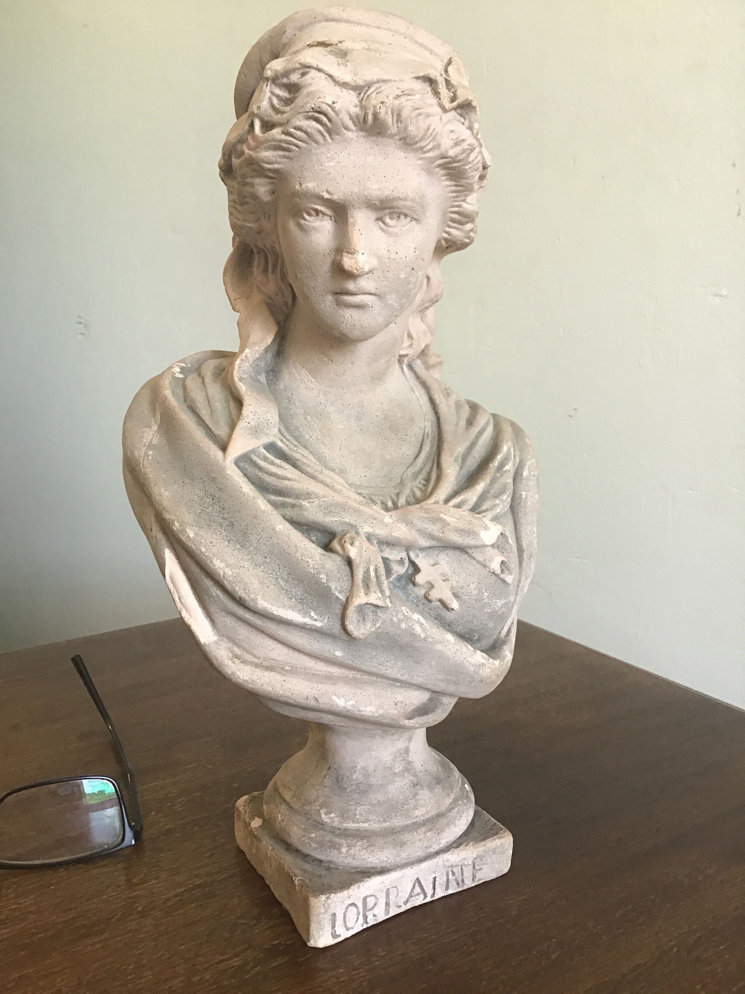 Lorraine bust