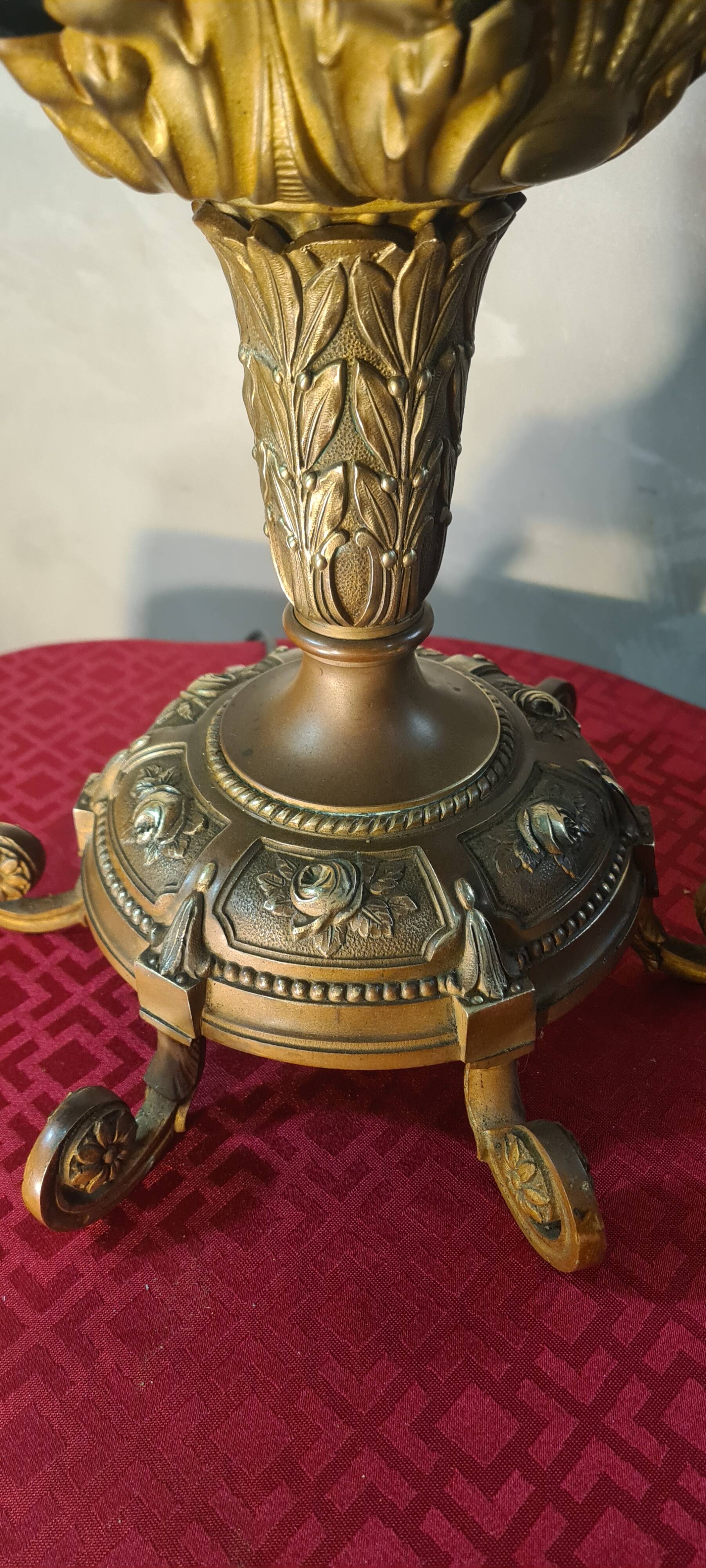 antique solid bronze lamp and glass lampshade 47x32 6kg