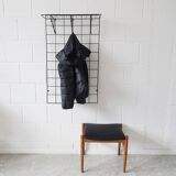 Metal wall coat rack in string design