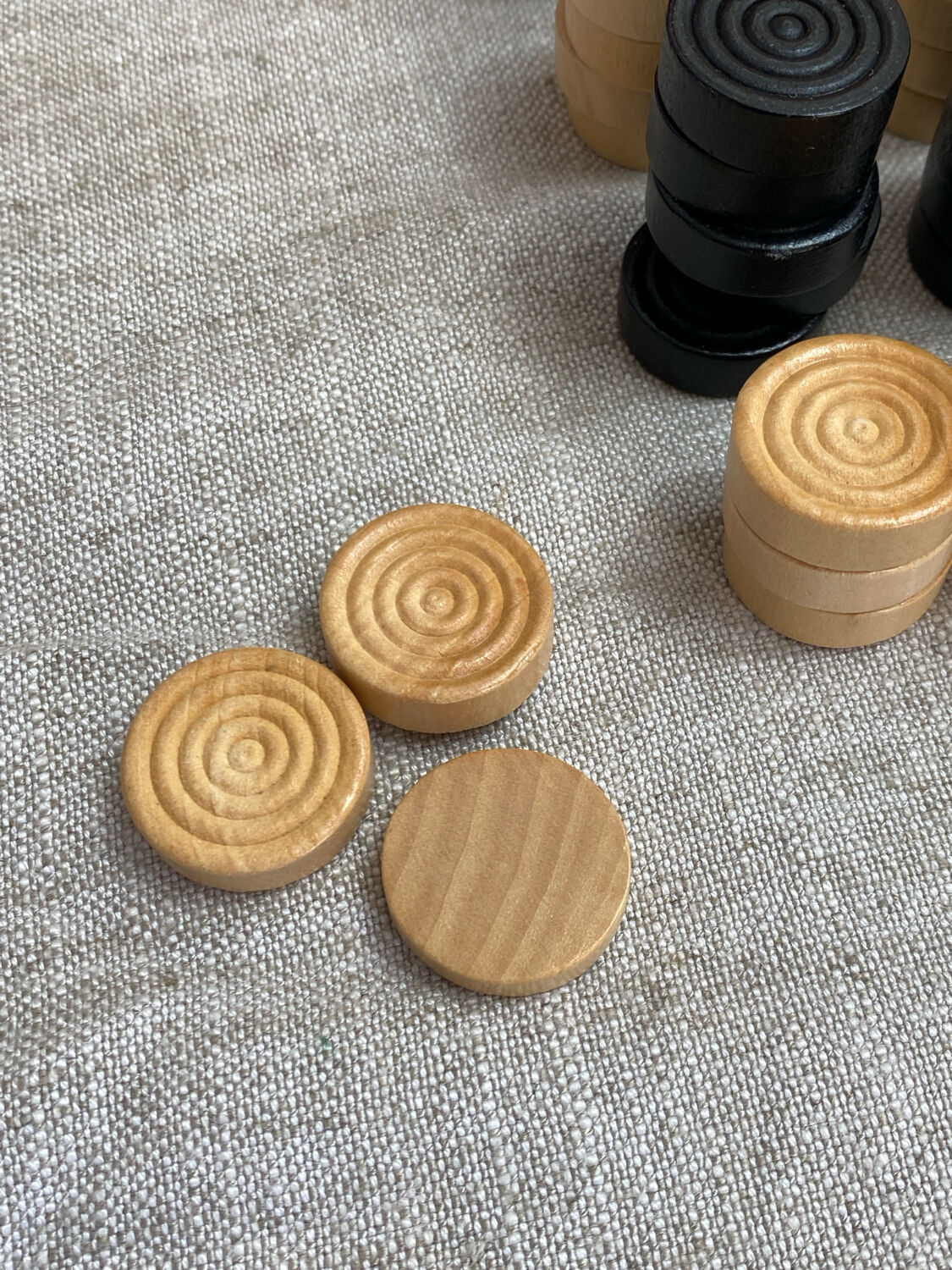 Wooden draughts game