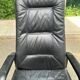 Fauteuil de bureau présidentiel ou de direction vintage en cuir noir 1990