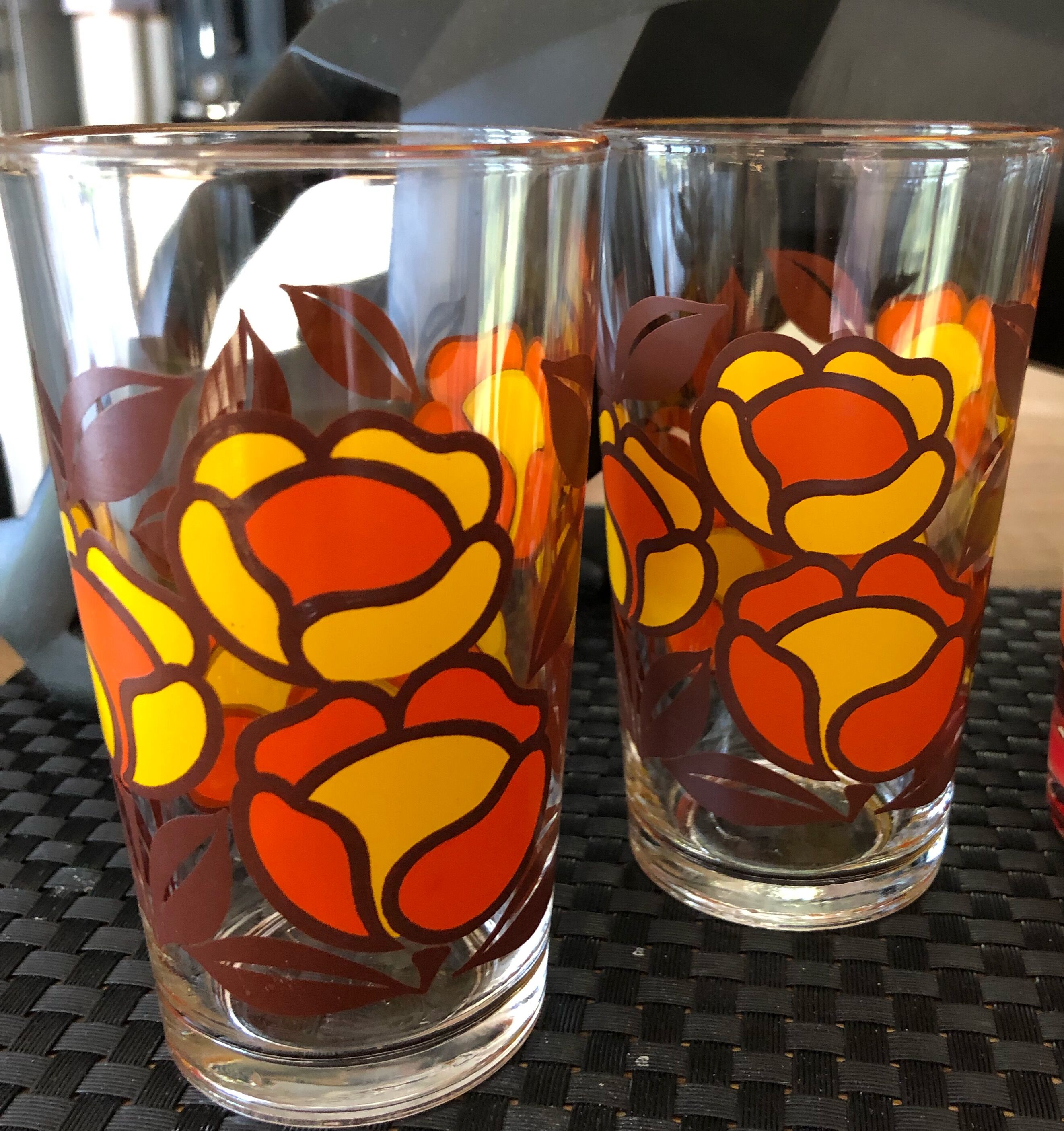 4 vintage pop style water glasses