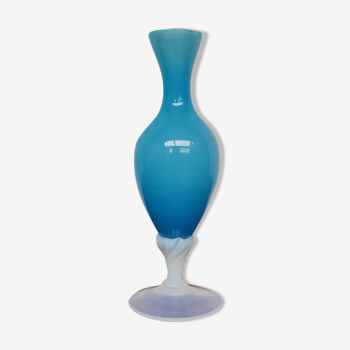 Vase en opaline bleu et blanc