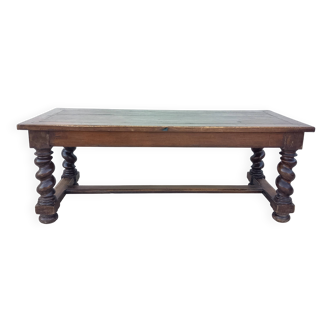 Louis XIII walnut table from the 19th century.