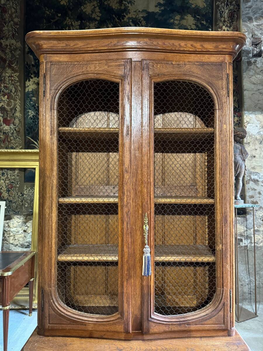 Two-body oak buffet in Louis XIV style from the 19th century.