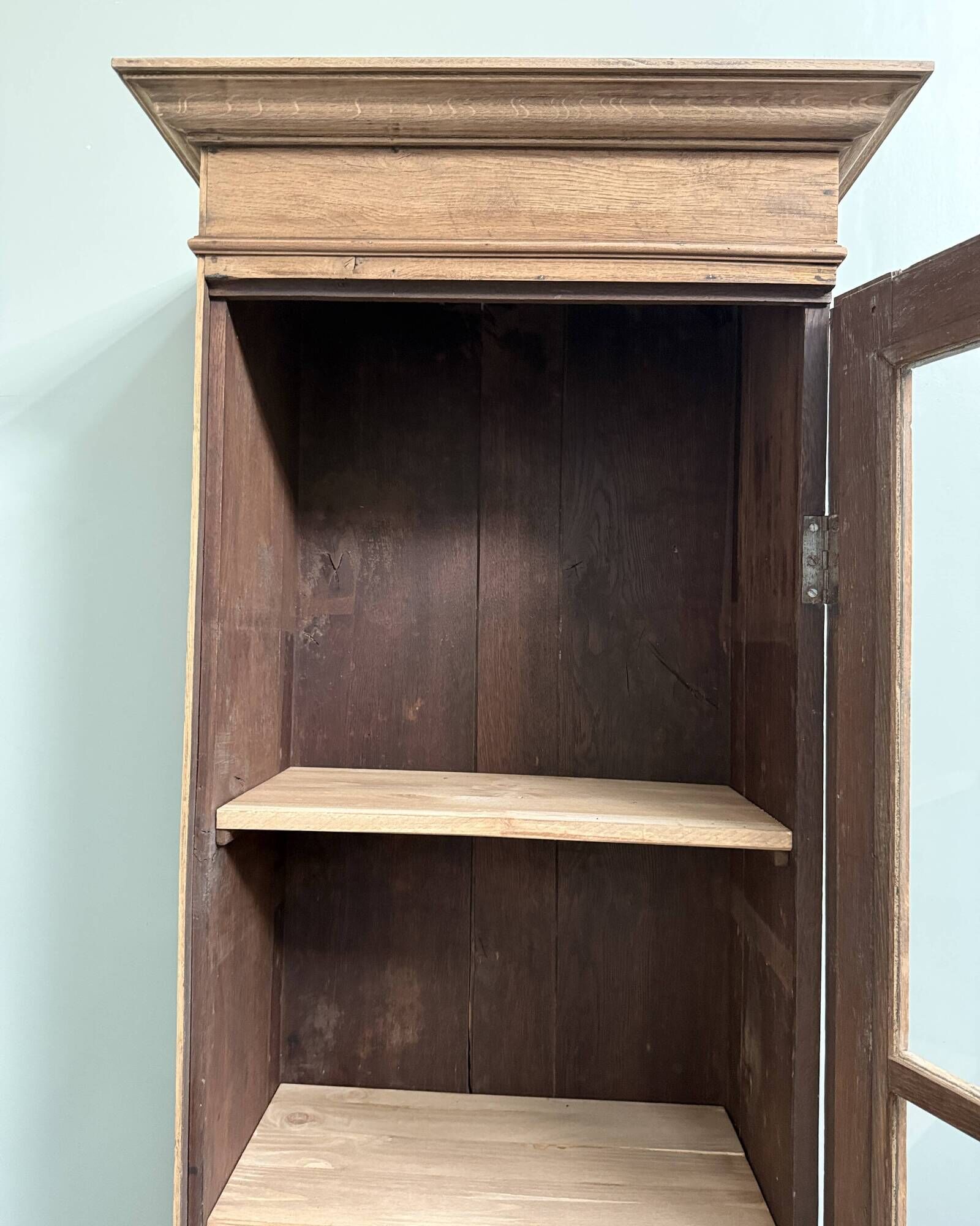 High glass-fronted oak cabinet (renovated)