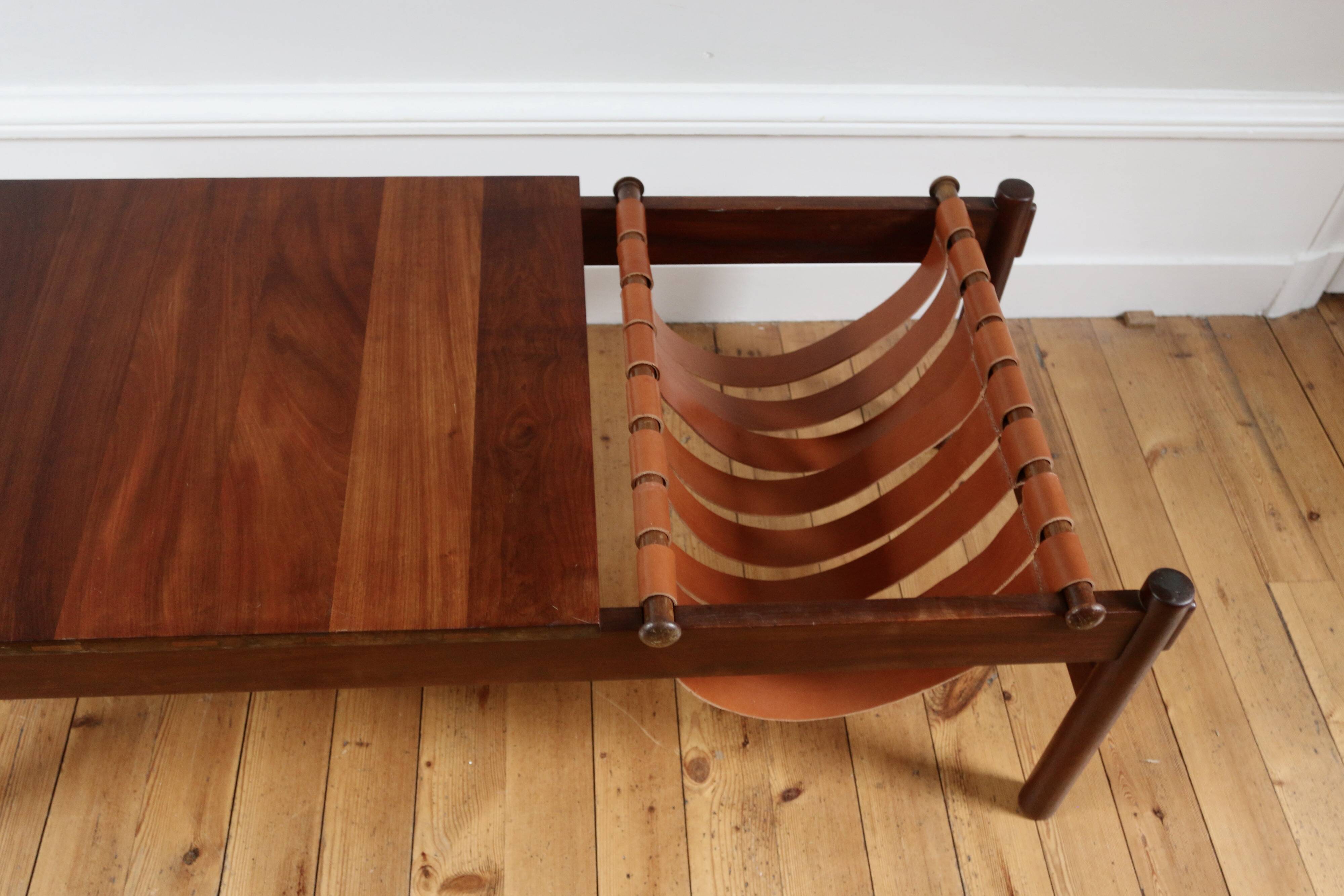 Table basse vintage palissandre et cuir Dujo Cuba 1970