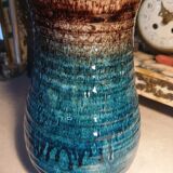 Stoneware ceramic vase with color gradient from the Accolay workshop