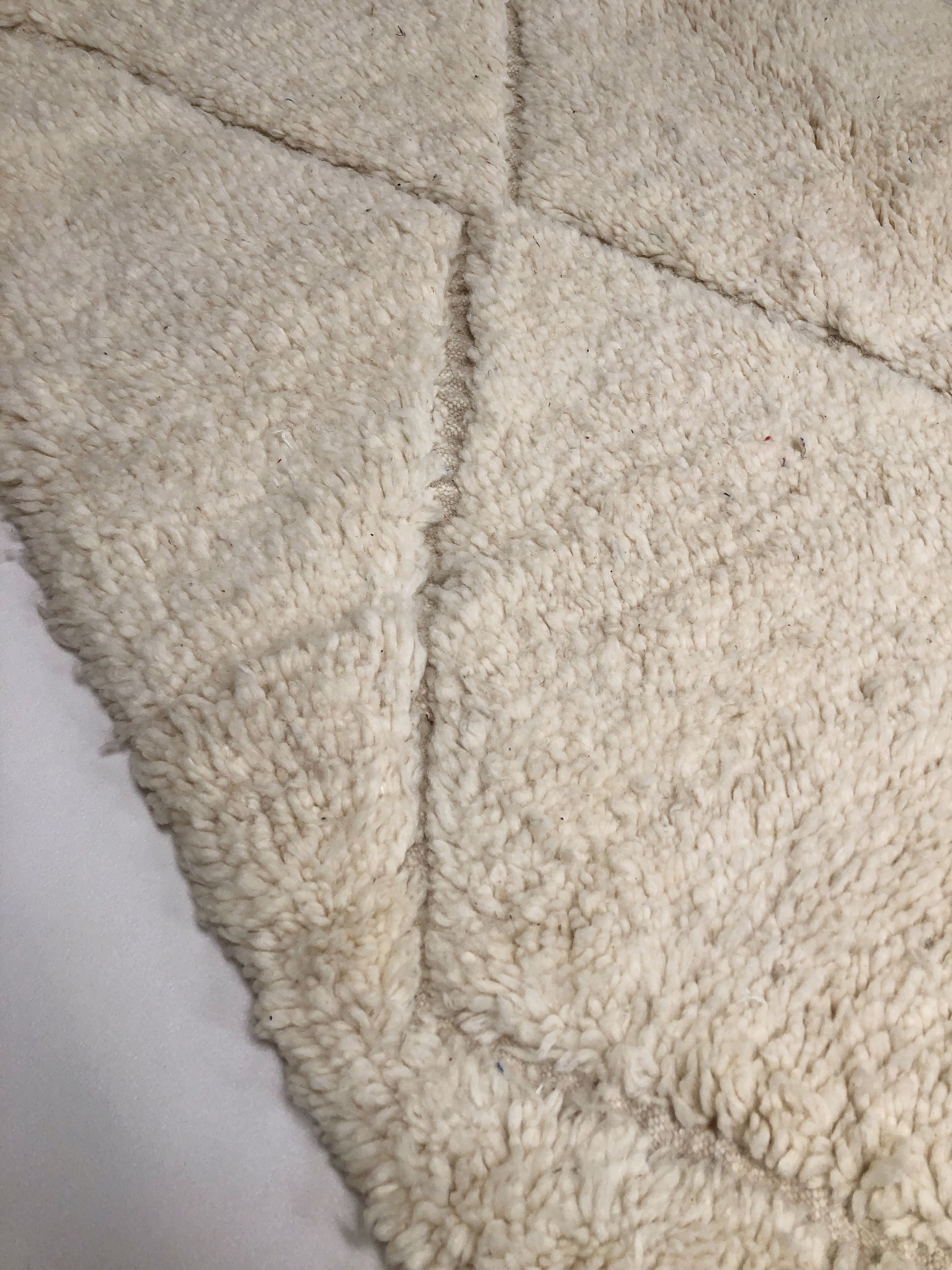 Berber carpet Beni Ouarain new ecru with engraved ecrus patterns 2,15x1.52m