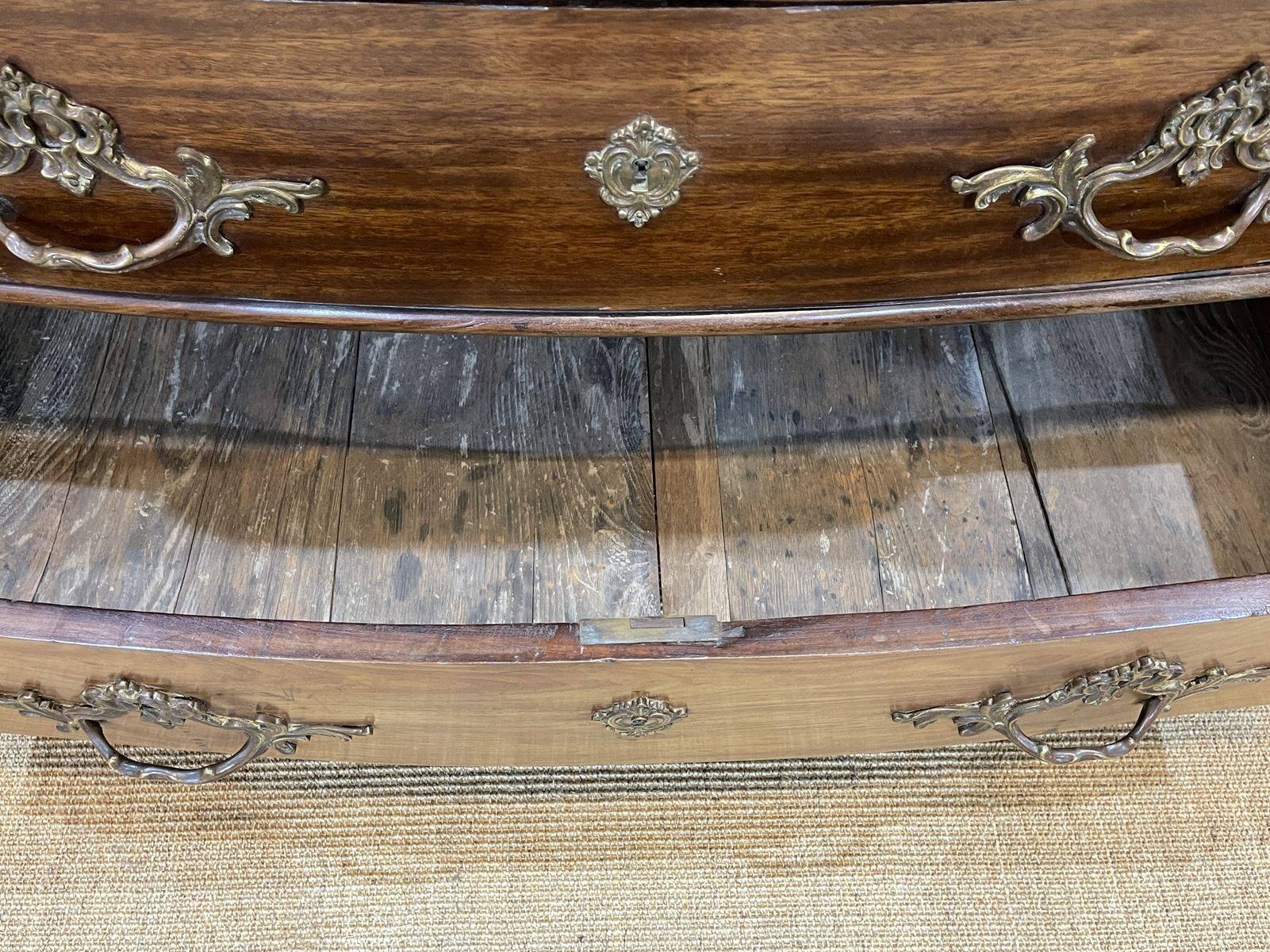 Regency commode in amaranth with an 18th-century marble top.