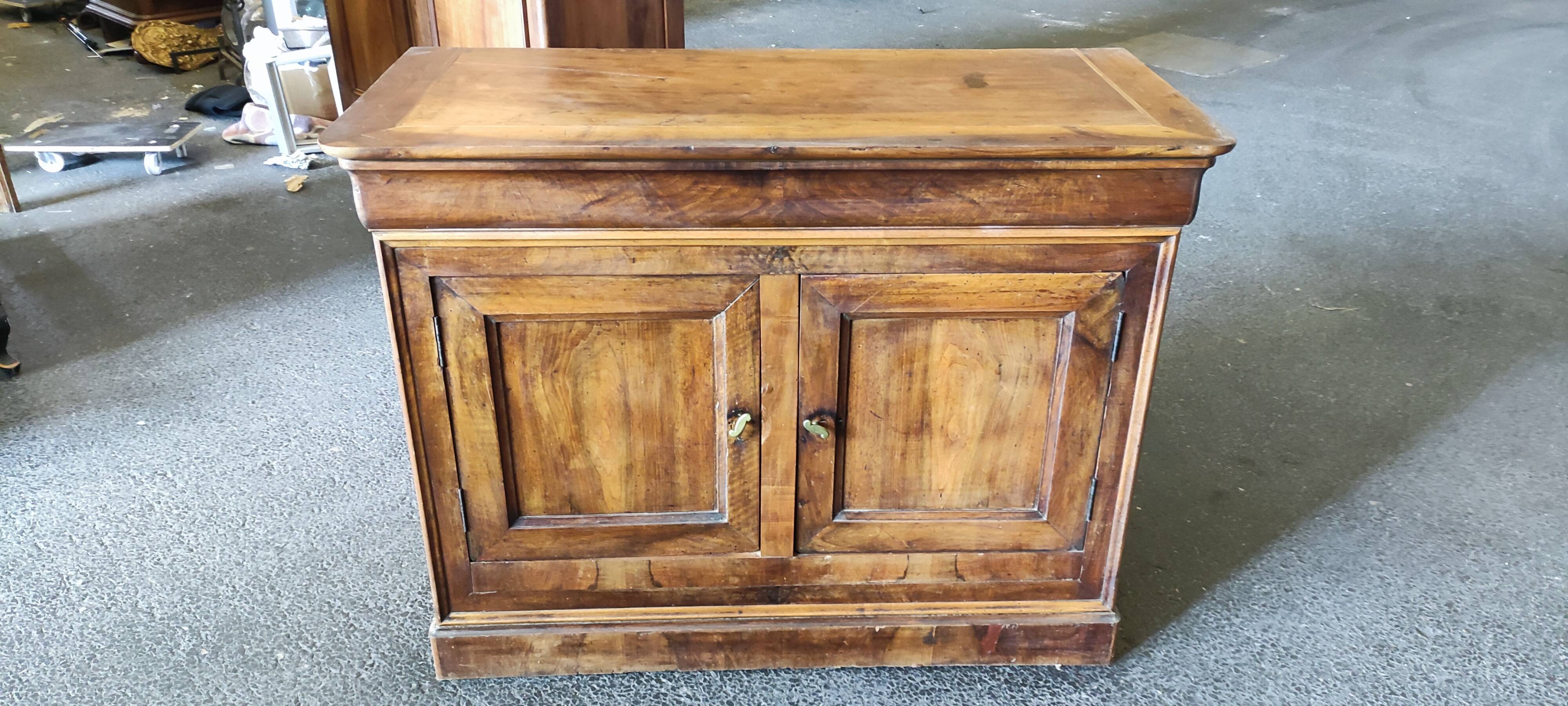 Buffet Louis Philippe noyer 2 portes un tiroir