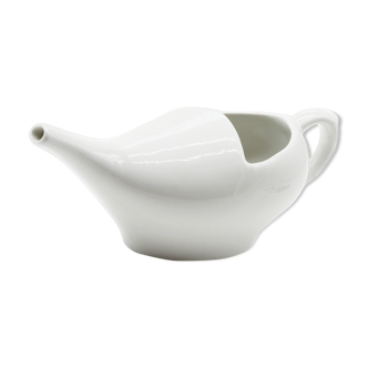 White ceramic saucier