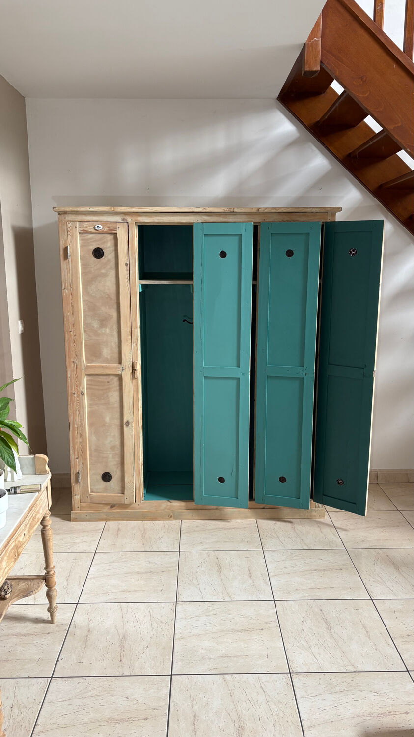 Wardrobe with 4 doors