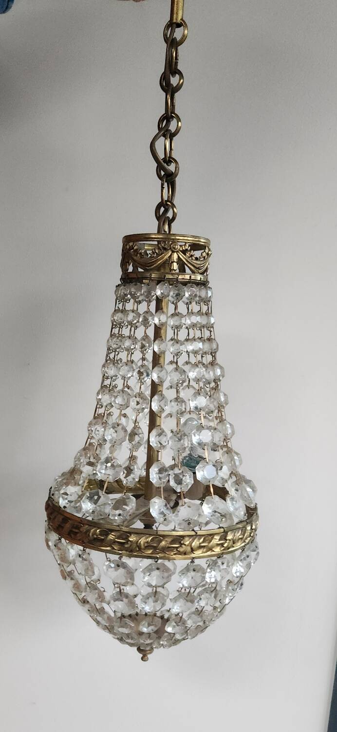 Hot air balloon chandelier with tassels