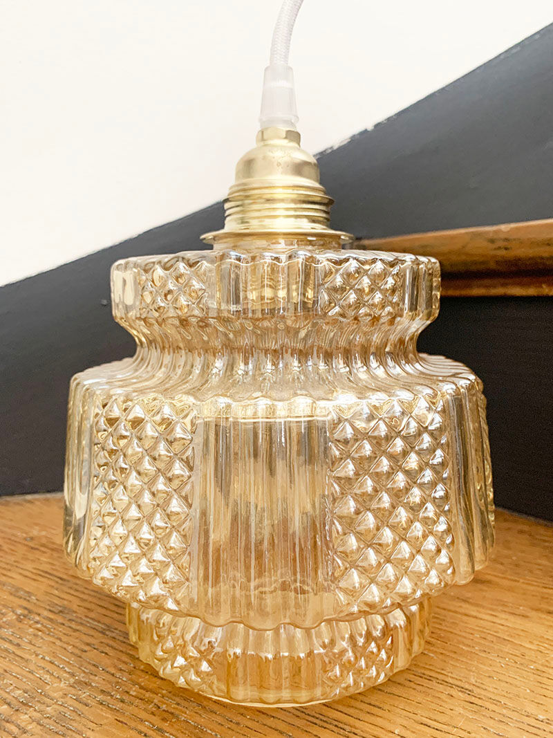 Amber globe suspension