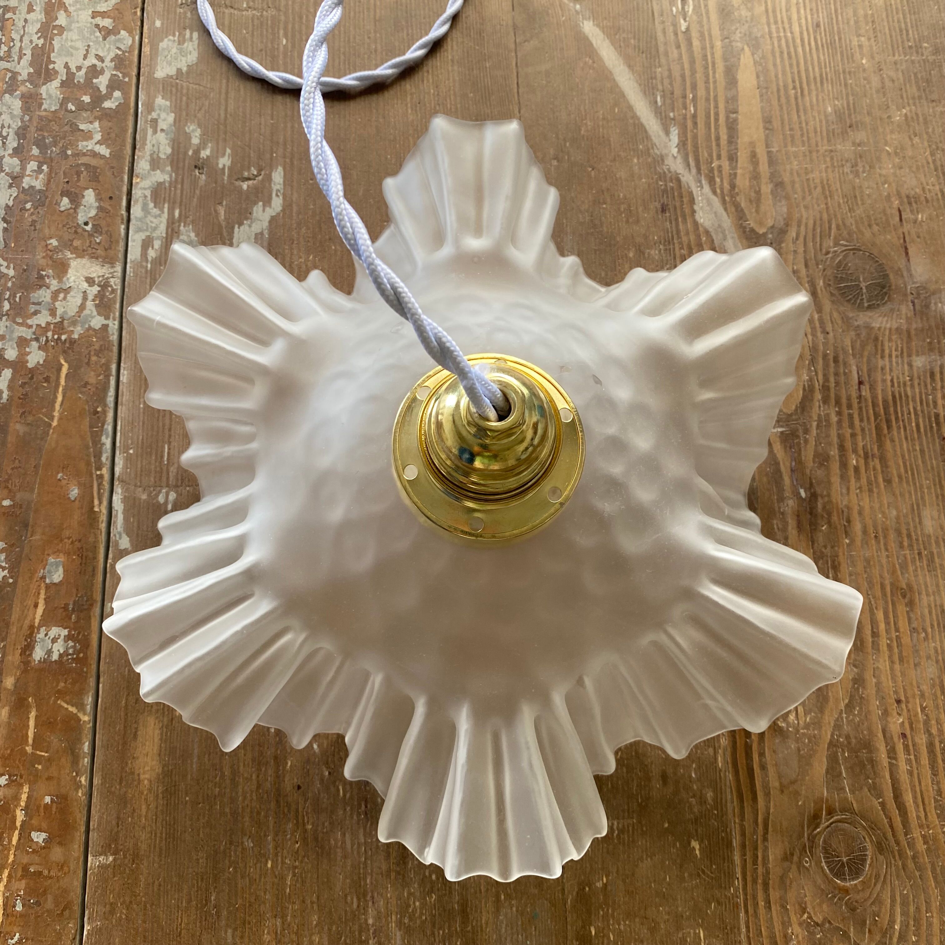 Suspension opaline flower