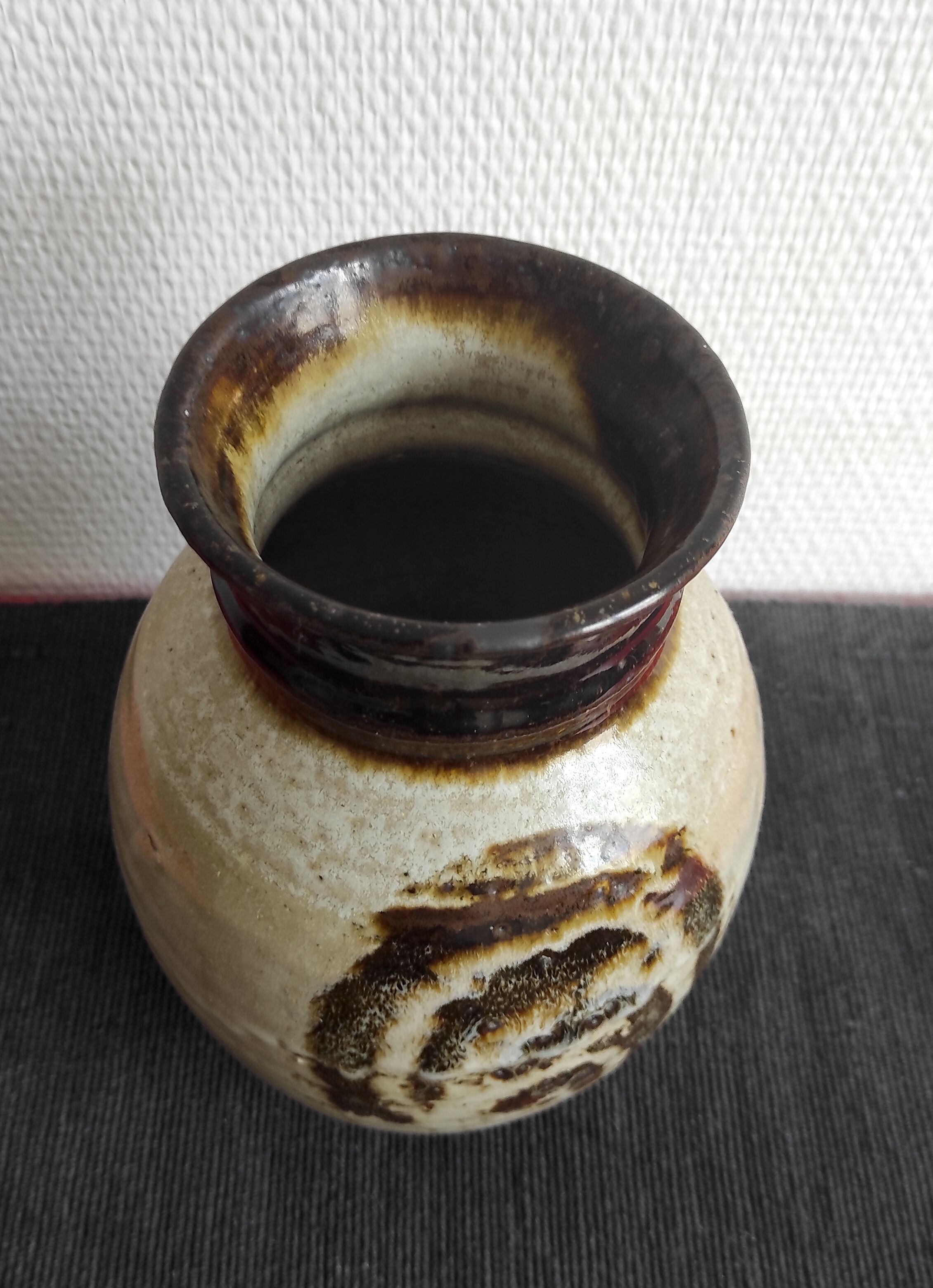 Enamelled sandstone vase – 60s/70s