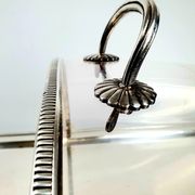 Large serving platter with lid, in silver metal.