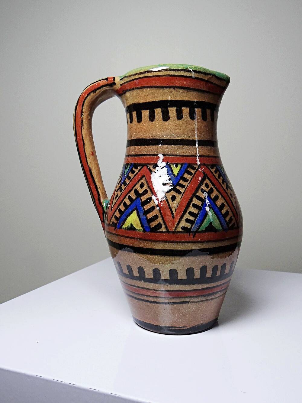 Small Moroccan jug in glazed terracotta, signed, Berber decoration, 20th century.