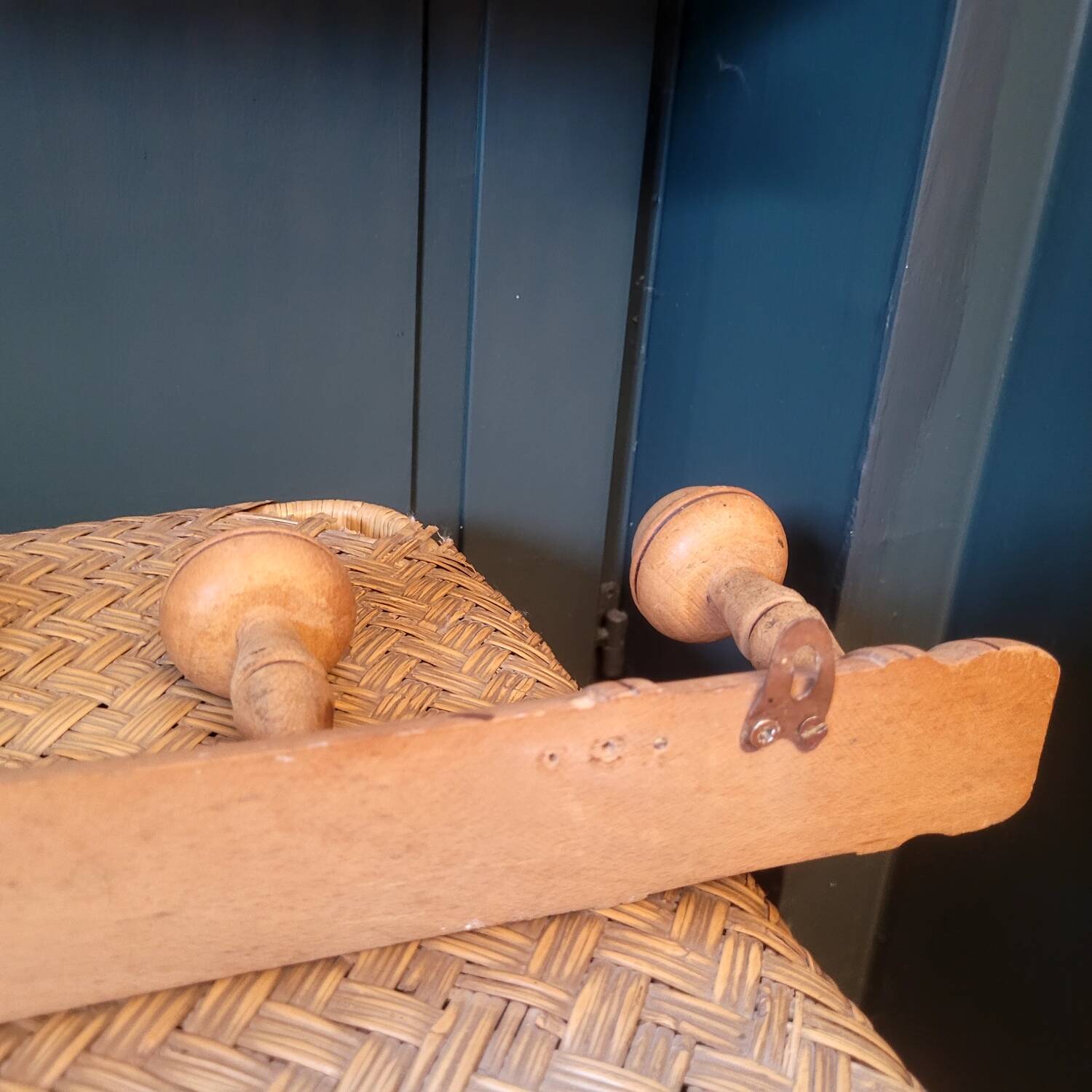 Coat rack with 5 turned wooden hooks from the 30s