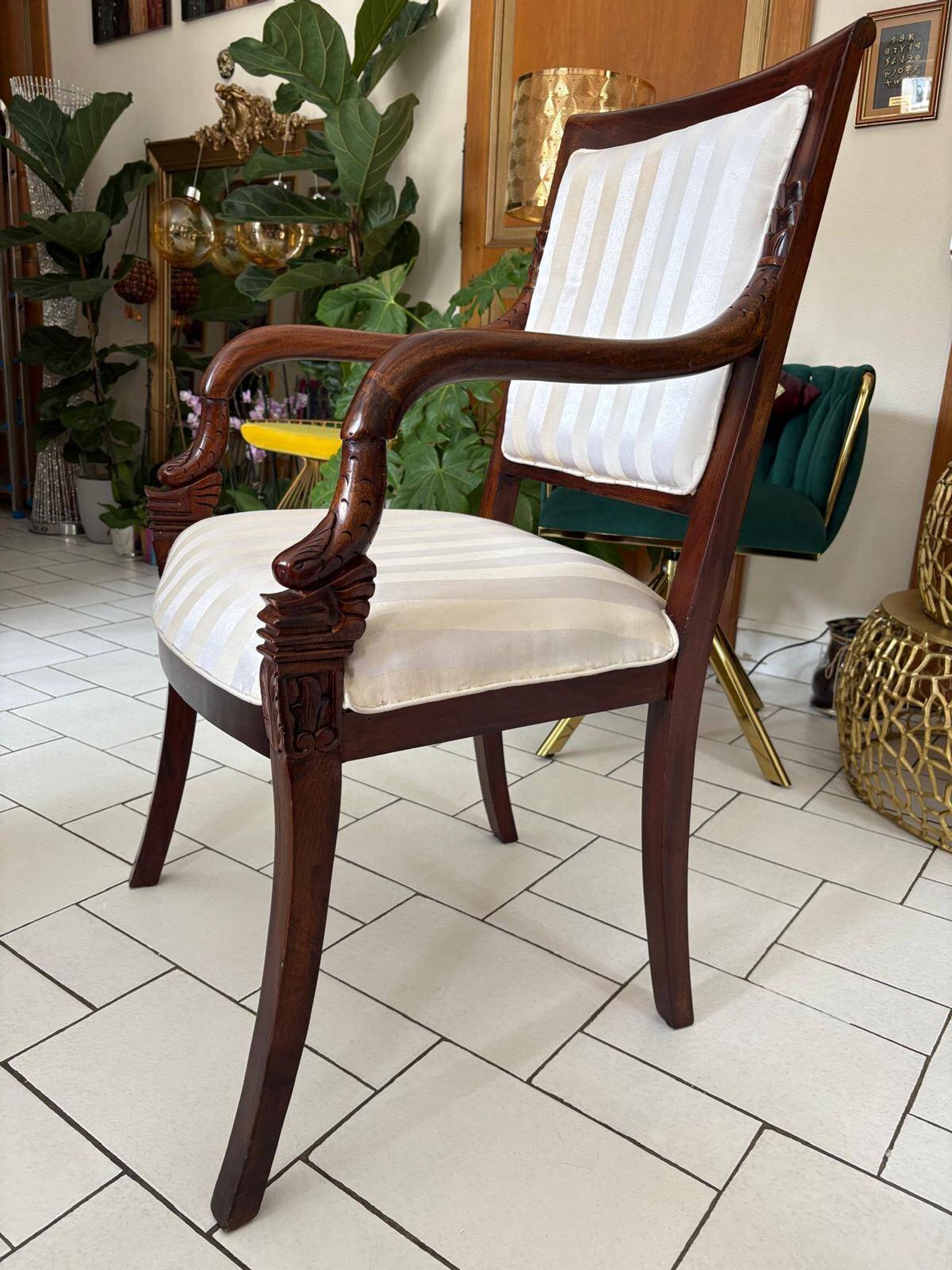 Paire de fauteuils sculptés style Empire – bois acajou