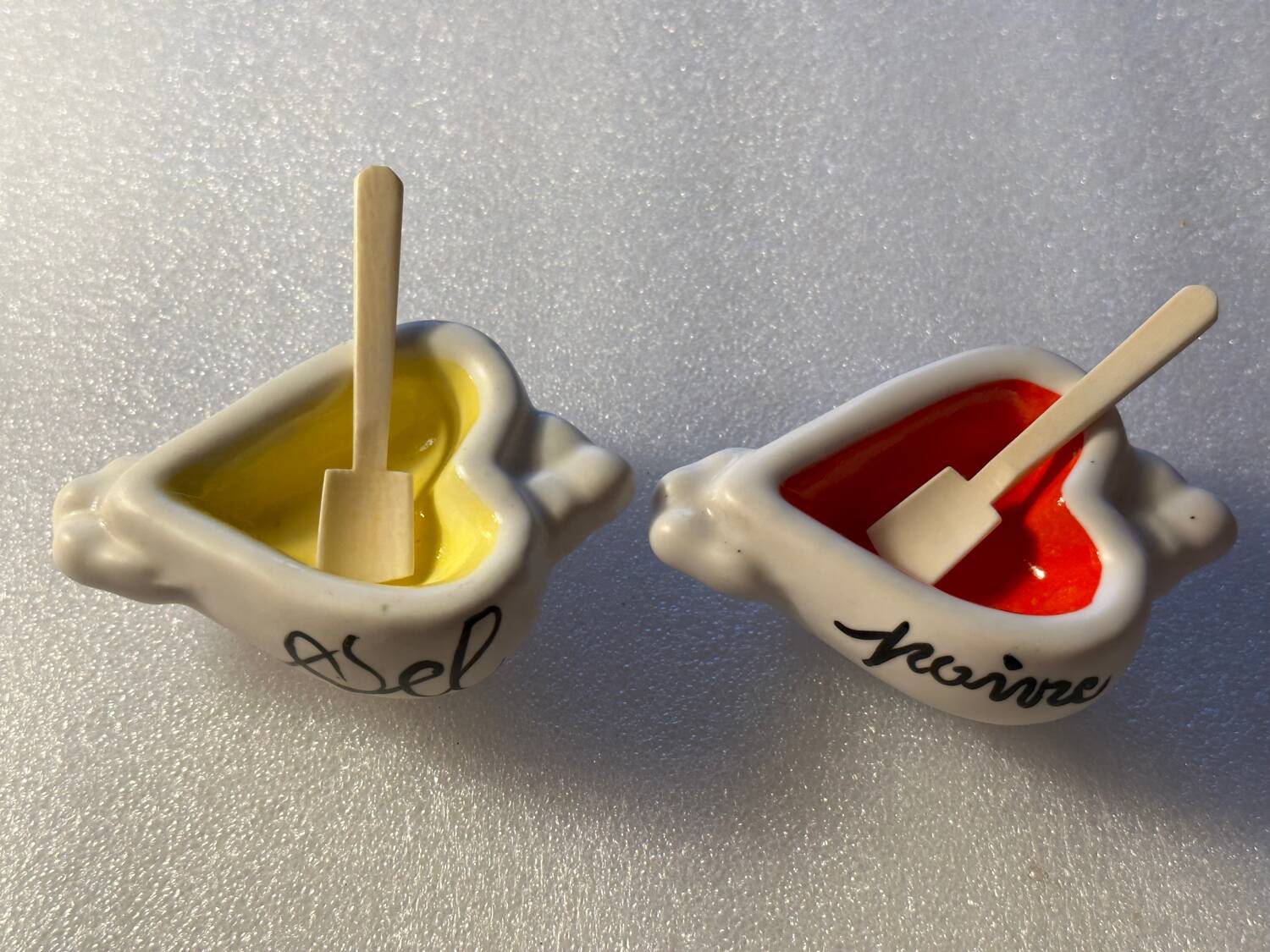 Salière poivrière vintage années 50 - céramique- formes cœurs