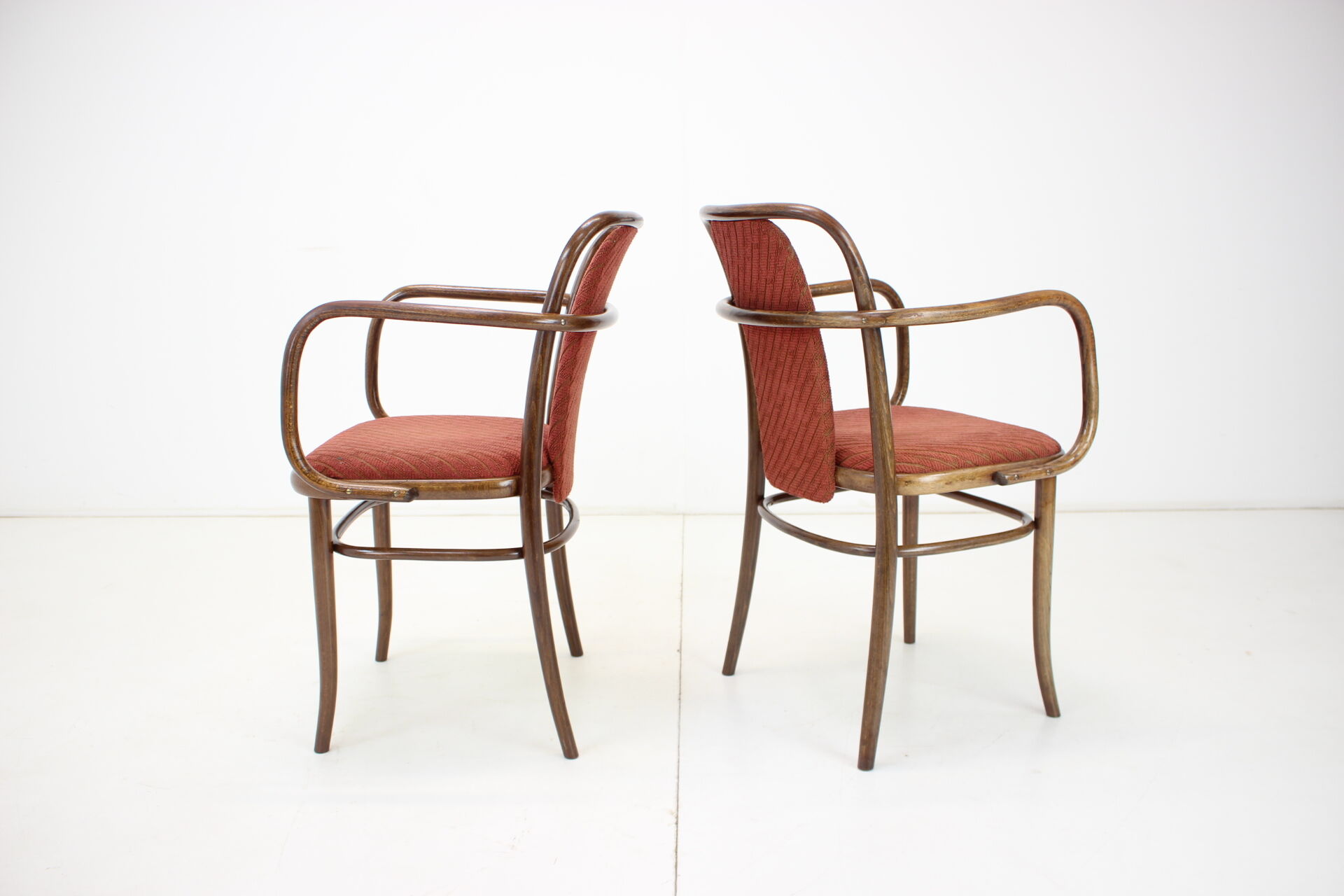 Set of two bentwood chairs, ton 1989