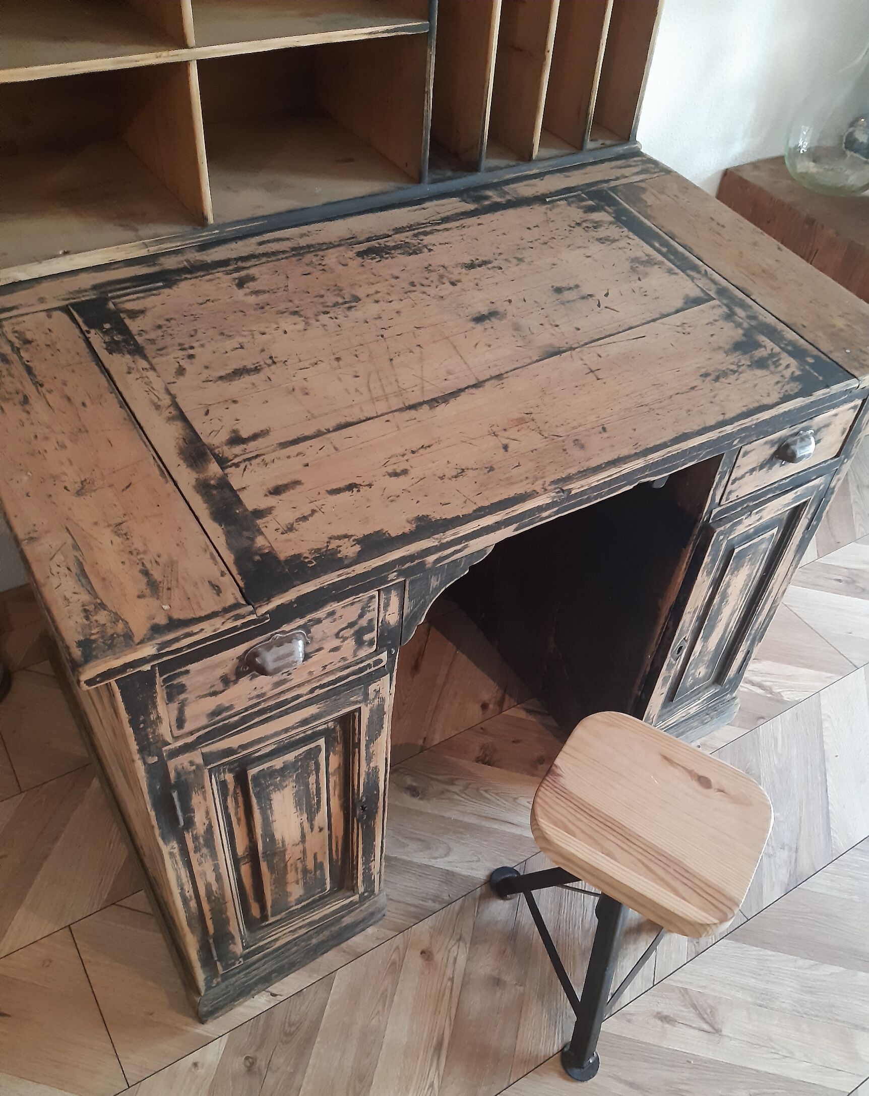 Bureau tri postal en bois