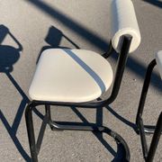 Paire de chaises hautes 1980 cuir et métal