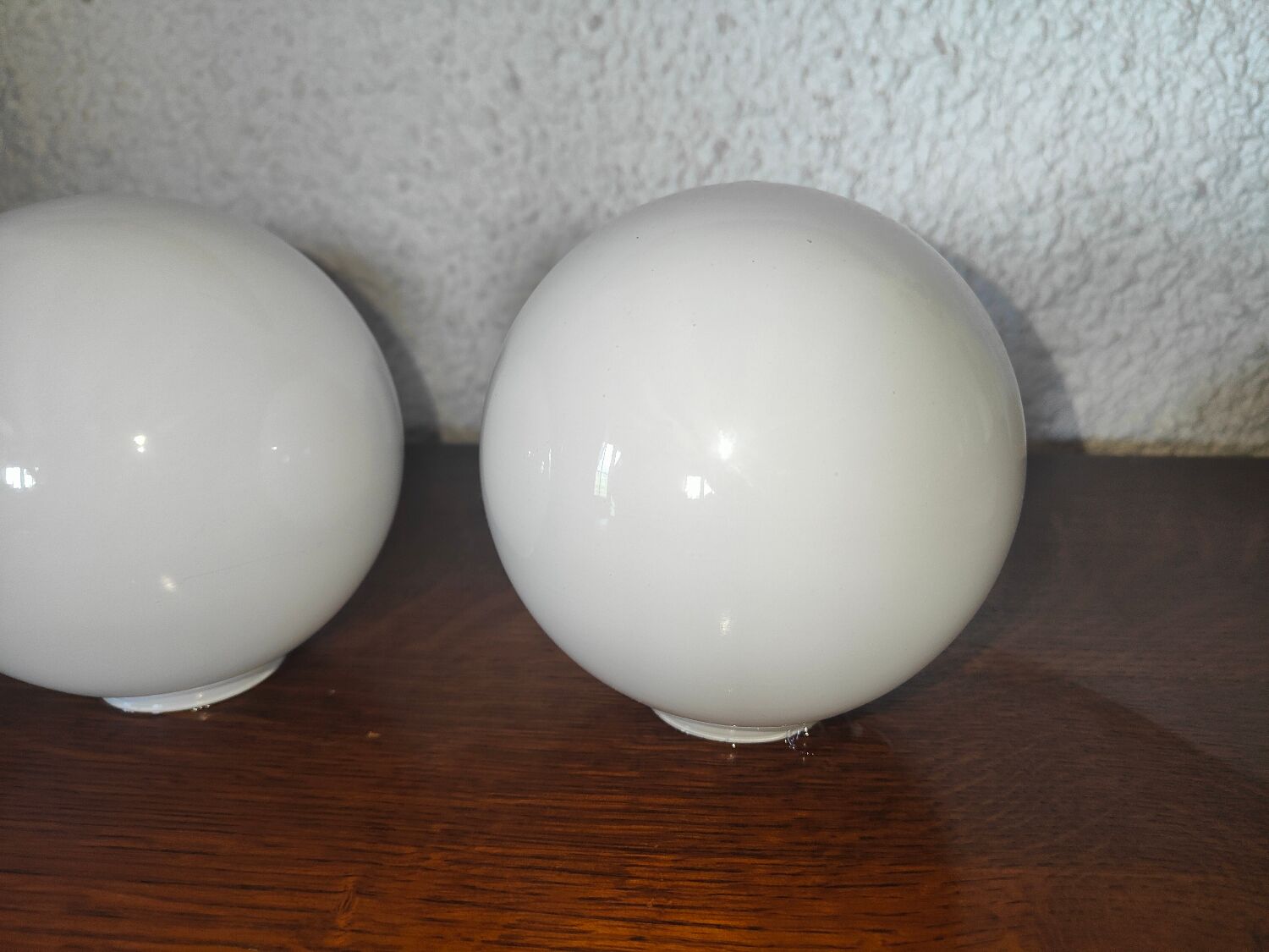 Opaline globe