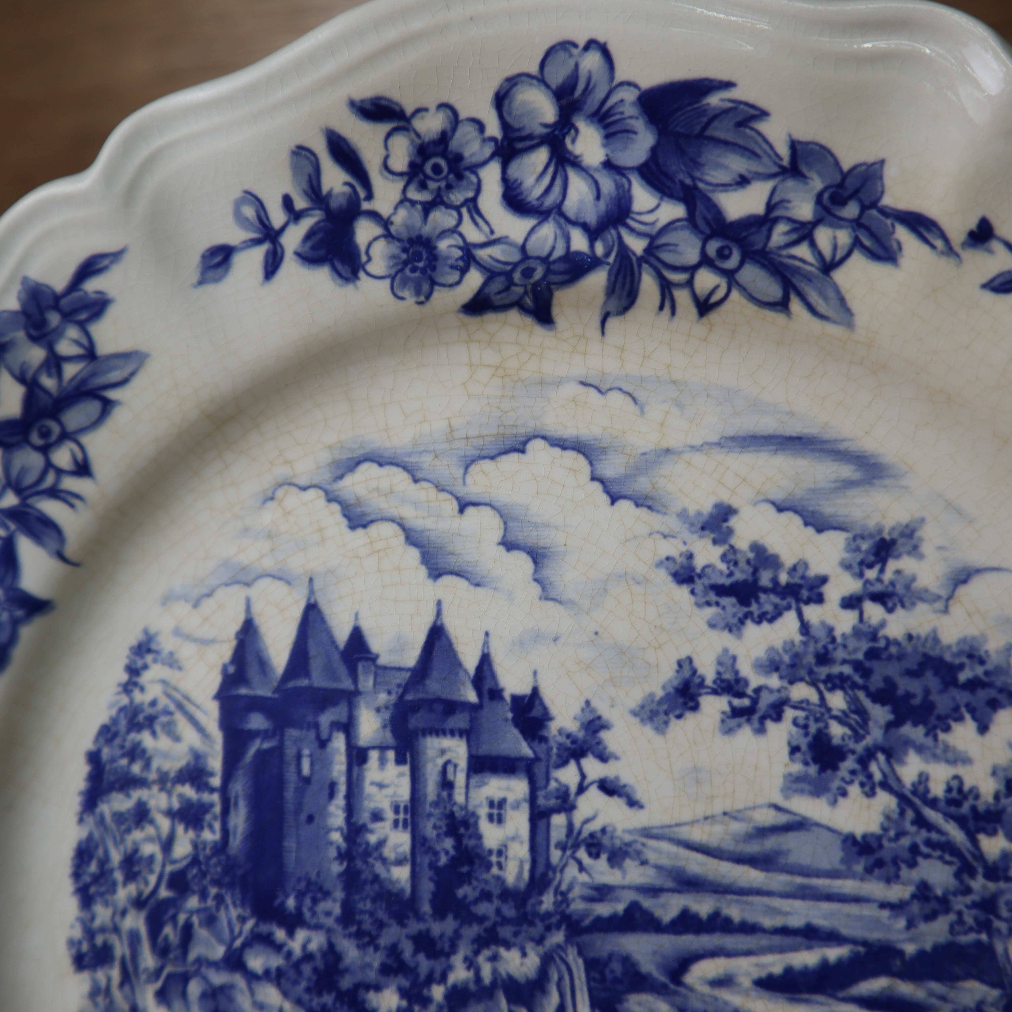 4 vintage Sarreguemines Castle model dessert plates
