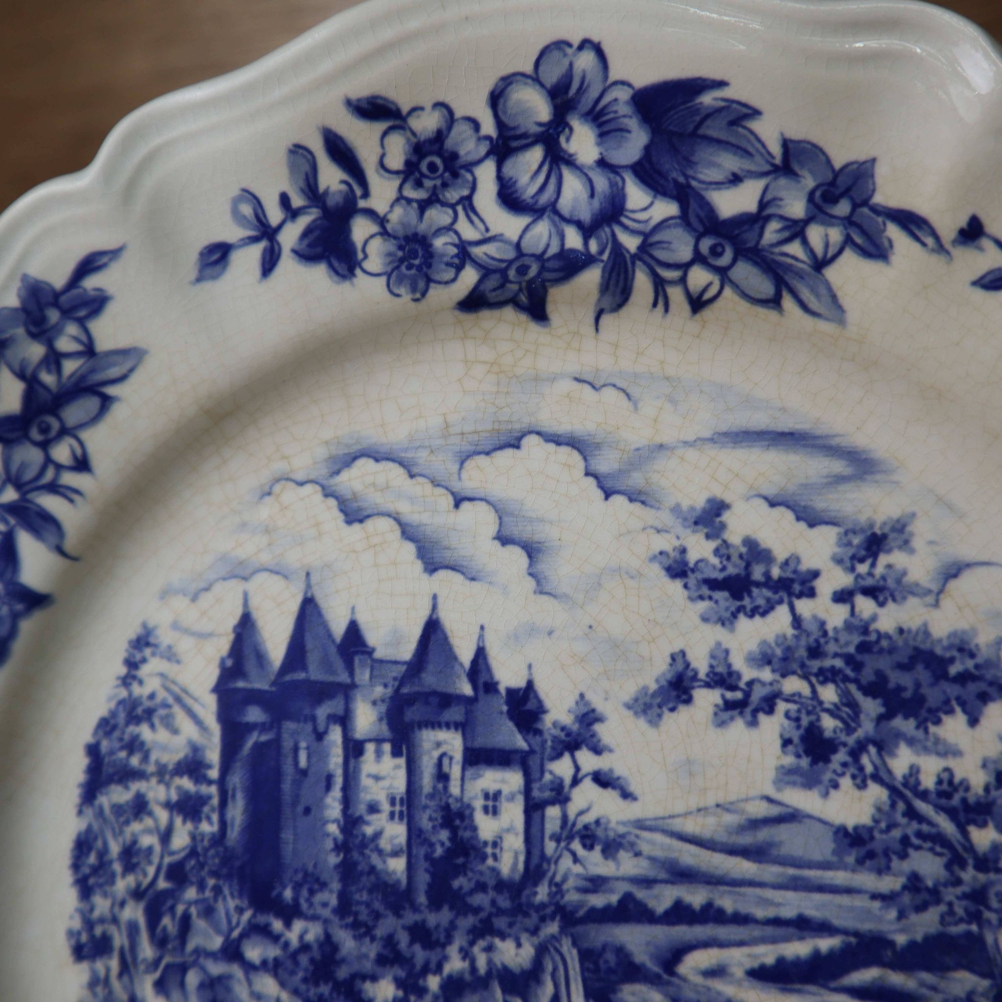 4 vintage Sarreguemines Castle model dessert plates