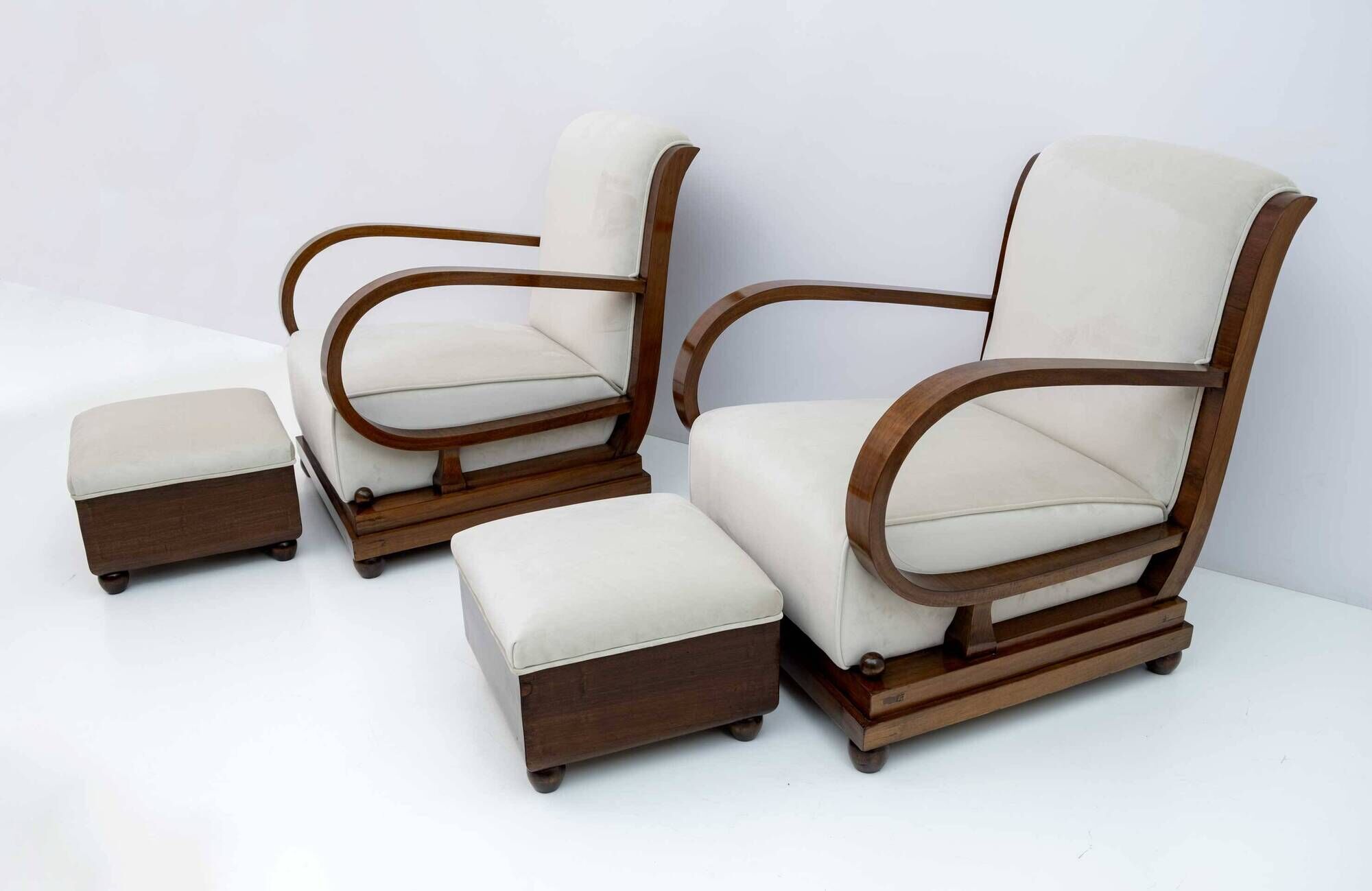 Pair of Art Dèco Italian Walnut and Velvet Armchairs and Two Ottomans, 1920