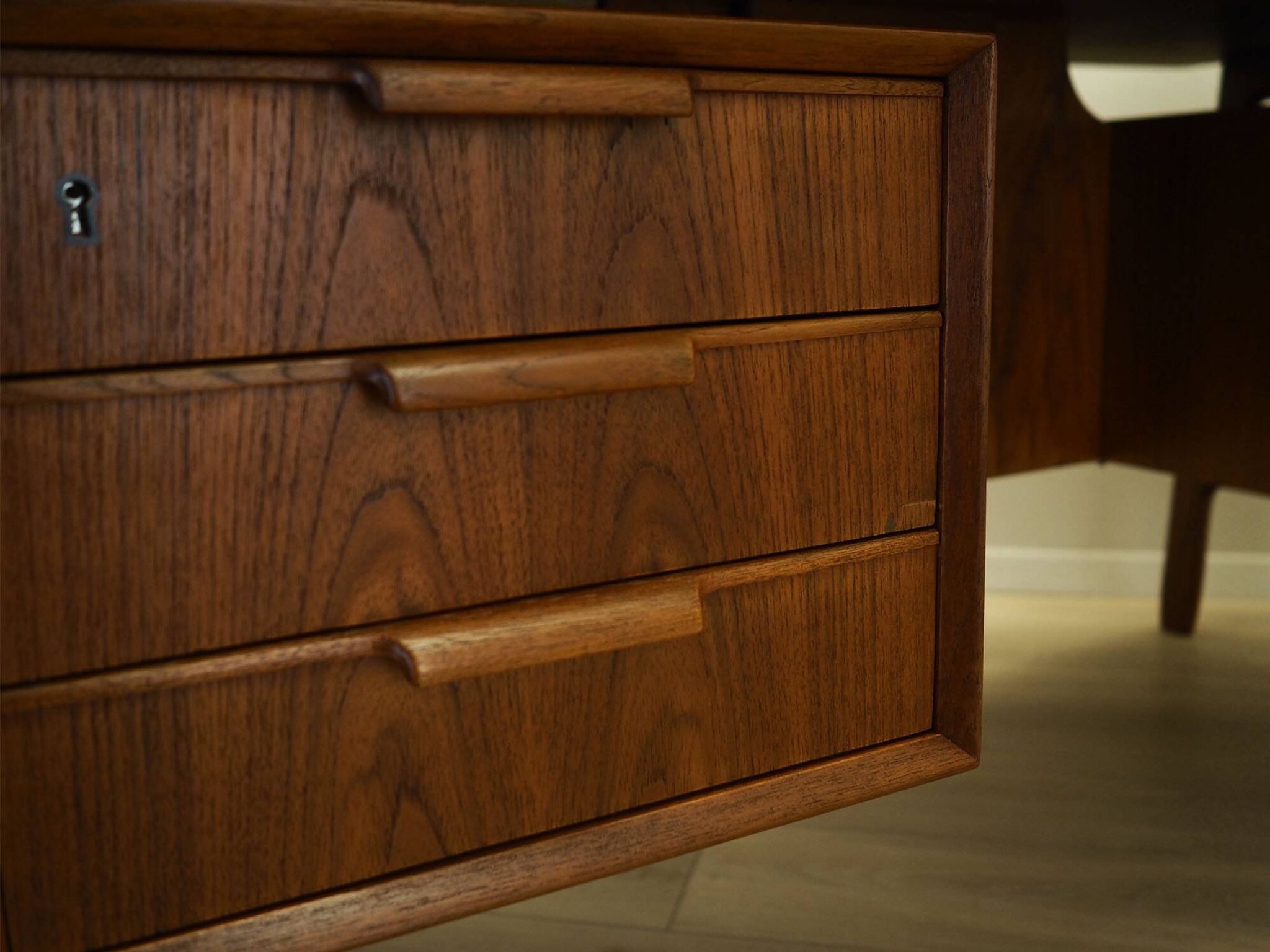 Bureau en teck, design danois, années 1970, fabricant : Omann Jun