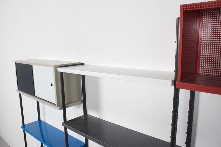 Unité murale à casiers