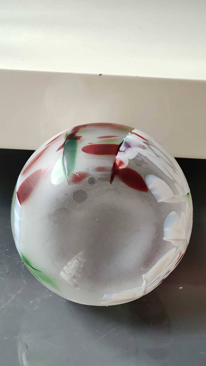 Chimney neck ball vase. Murano style. Flamed swirl design/Multicolored smoke scrolls. Dim 27 x 14 cm