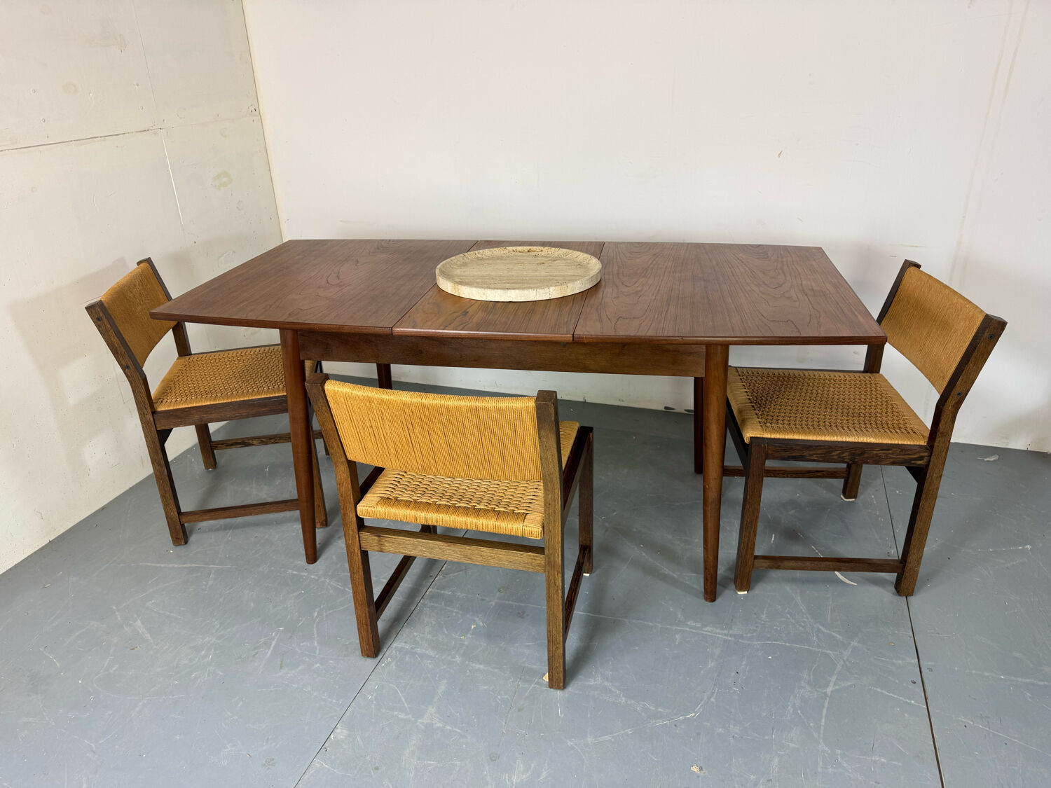Table de salle à manger extensible en teck, style danois vintage des années 1950.