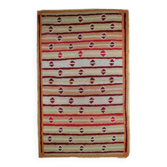 Handmade antique American hooked rug 97cm x 161cm 1890s