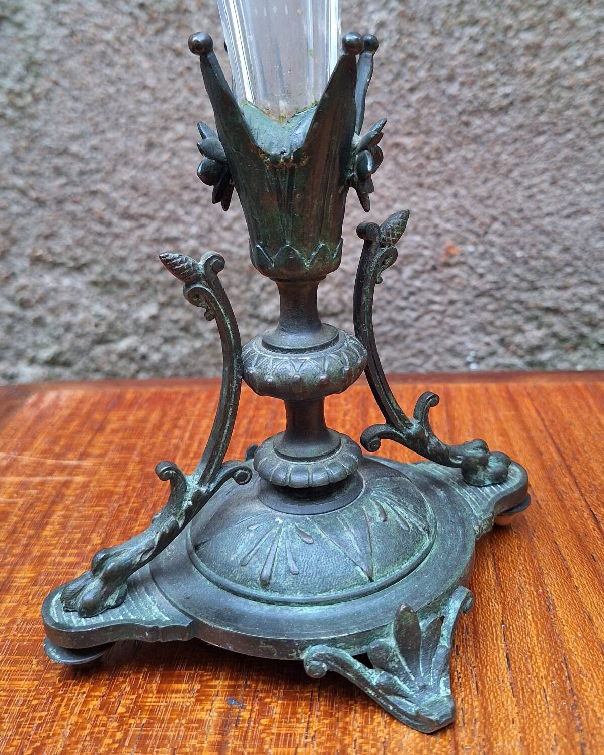 Pair of cornucopia vases in bronze and crystal, 19th century.