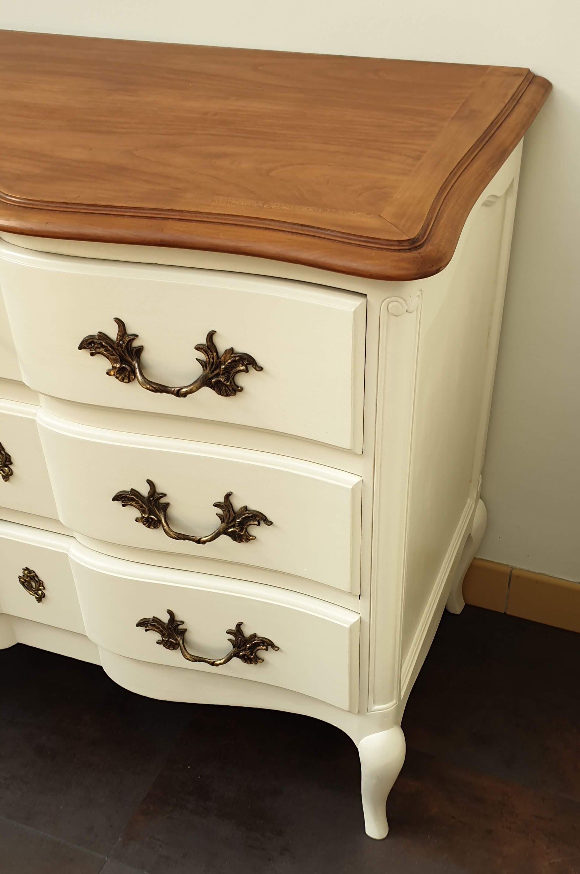 Creme white chest of drawers