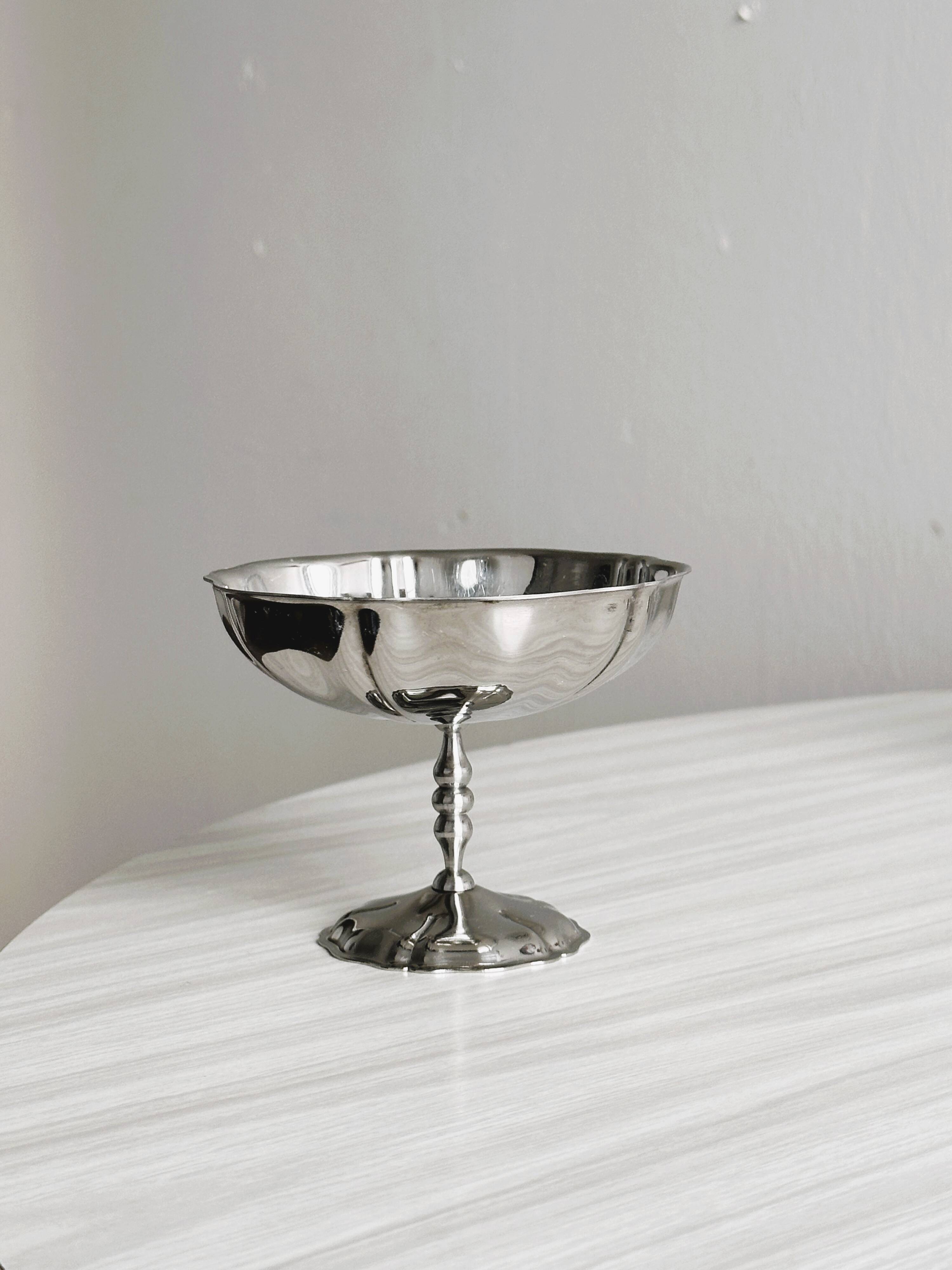 8 very large stainless steel footed bowls, Letang Remy style