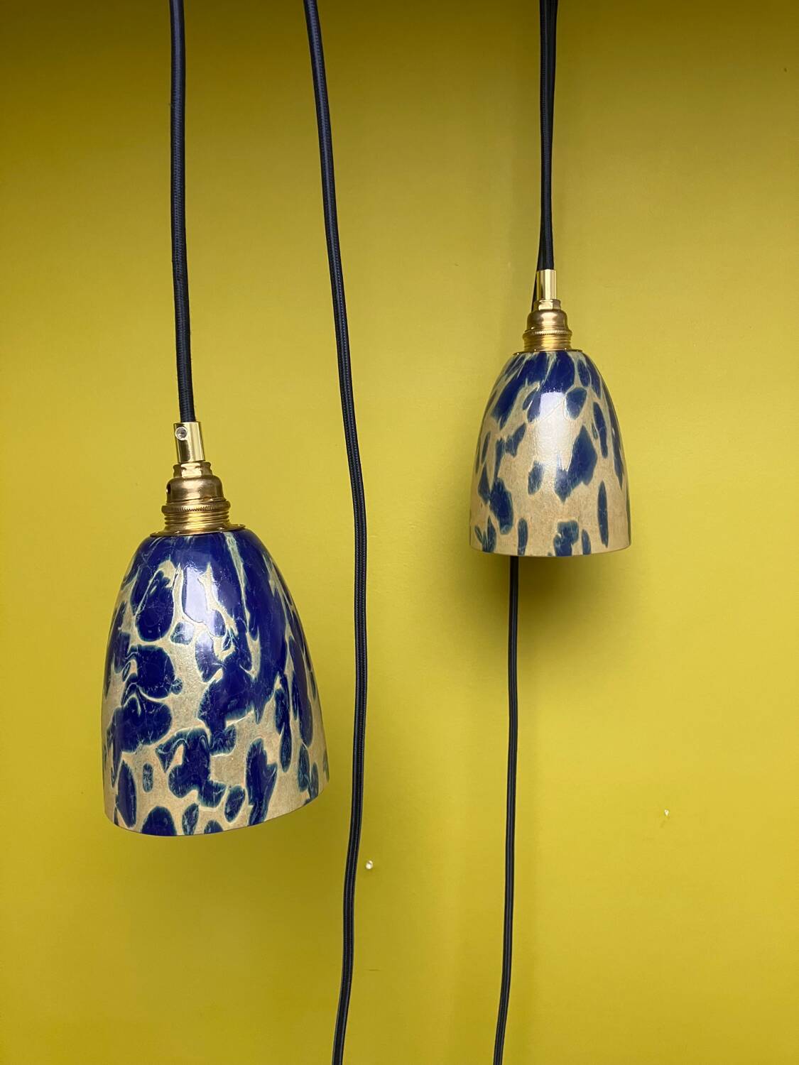 Paire de lampes baladeuses globe pate de verre vintage