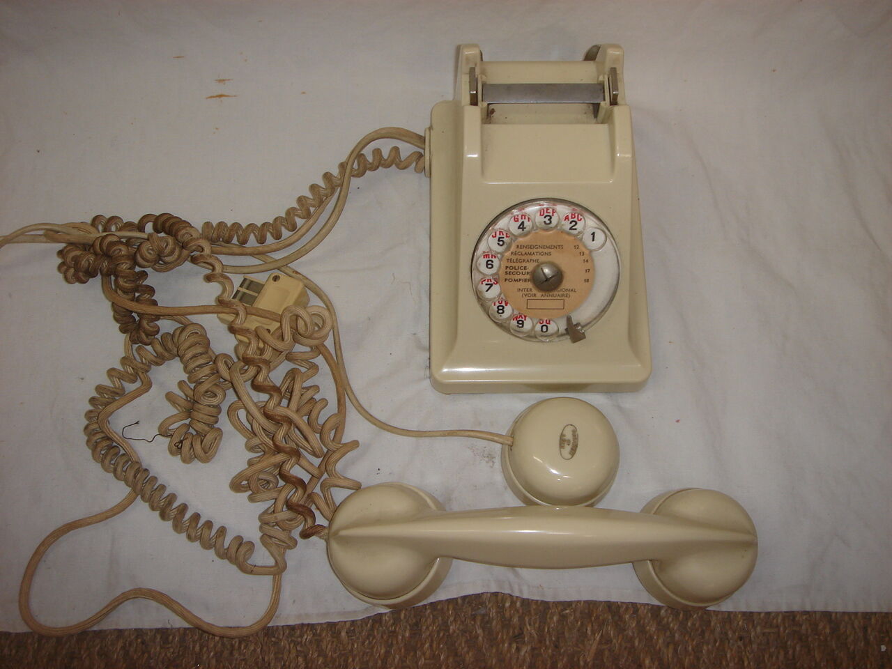 1950 bakelite phone