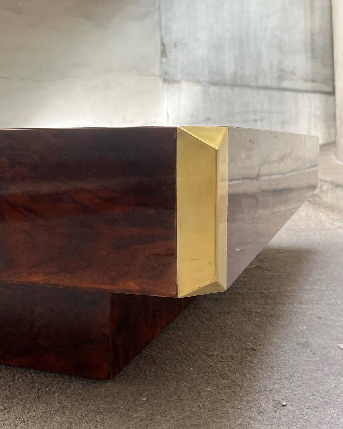 Willy RIZZO table in Mario Sabot burl veneer 1970